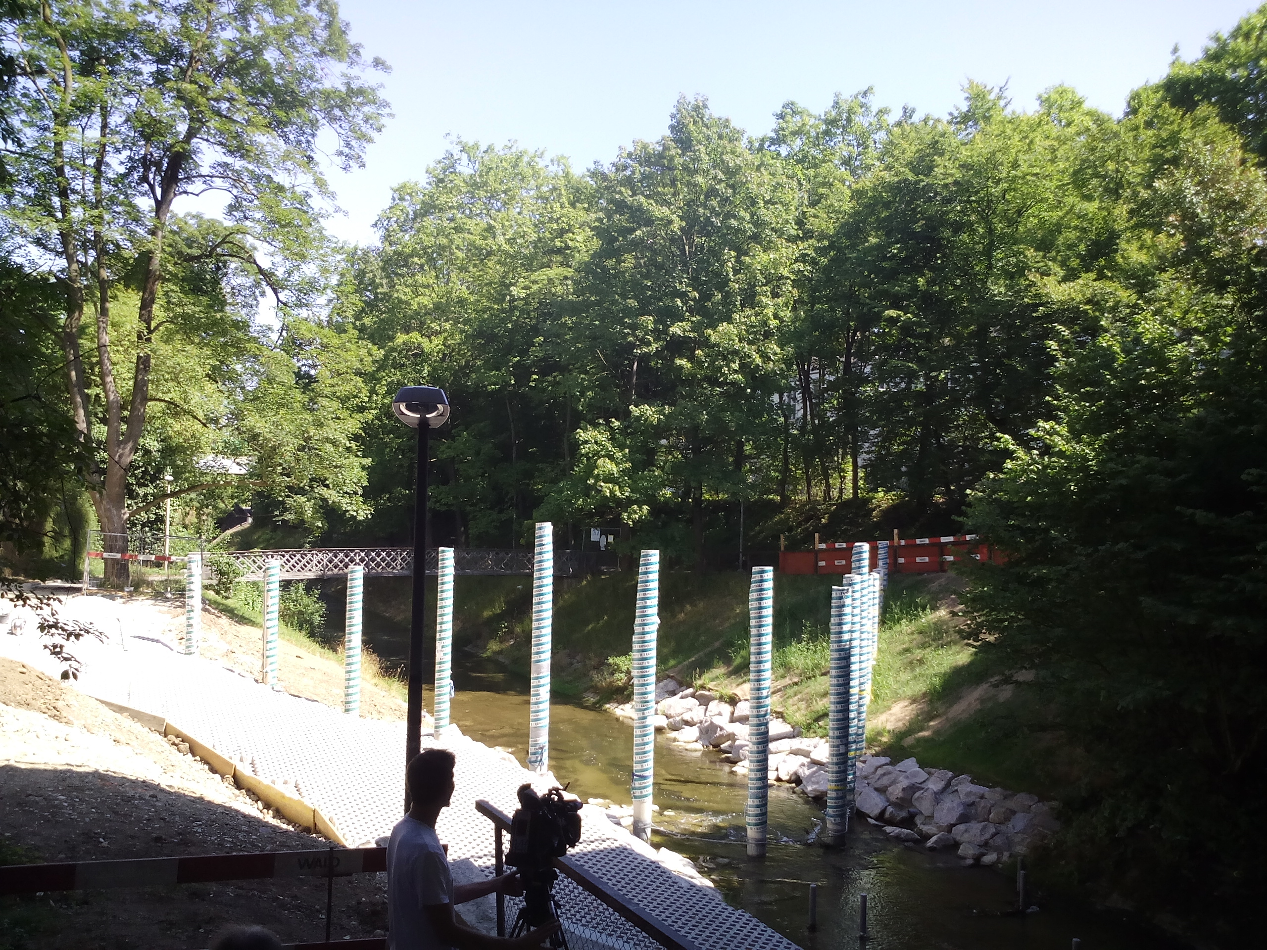 Sehen reichlich unspektakulär aus, sollen aber im Fall eines grossen Hochwassers die Überschwemmung der Innenstadt verhindern: Betonpfeiler in der Birsig.