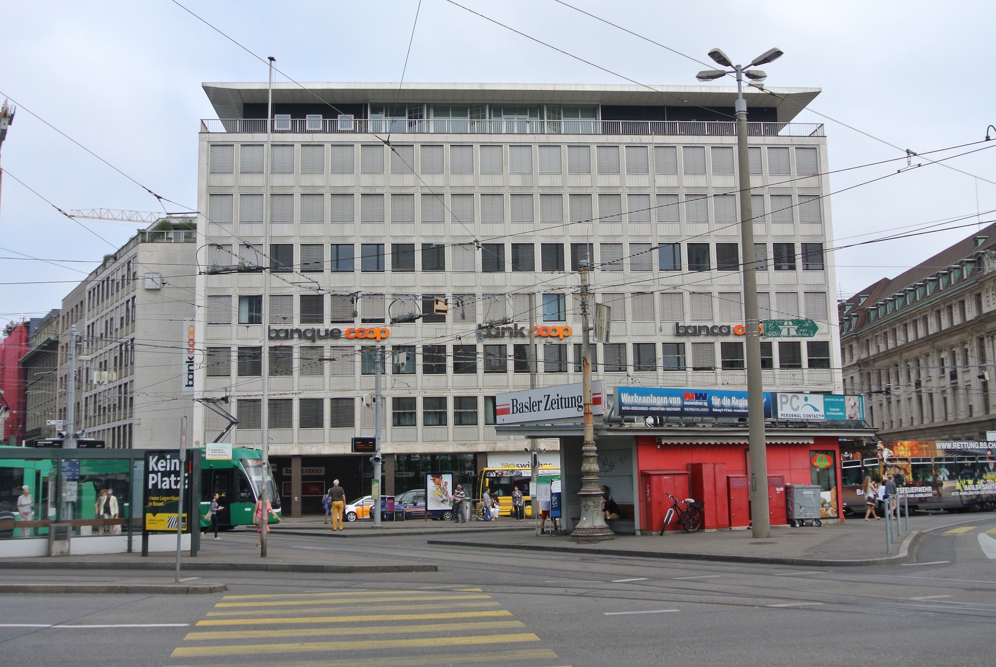 Das Haus der Coop-Genossenschaft am Aeschenplatz von Hermann Baur mit Suter   Suter (Baujahr 1955)