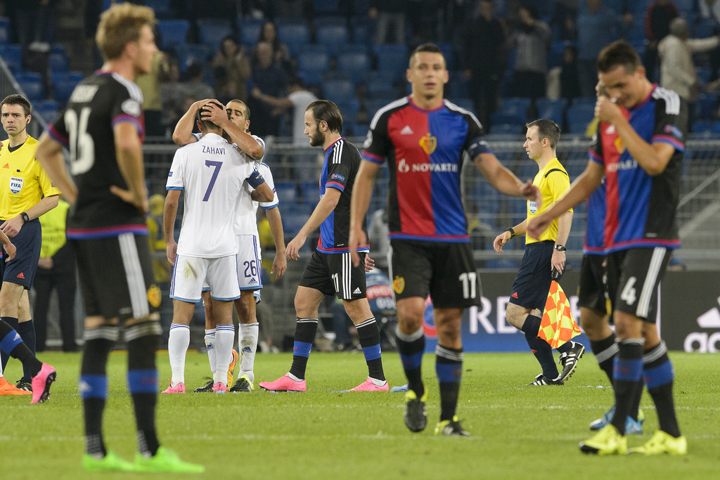 Maccabi's Tal Ben Haim congratulates Maccabi's Eran Zahavi who scored the equalizing goal (2-2), during the UEFA Champions League play-off round first leg soccer match between Switzerland's FC Basel 1893 and Israel's Maccabi Tel Aviv FC in the St. Jakob-Park stadium in Basel, Switzerland, on Wednesday, August 19, 2015. (KEYSTONE/Anthony Anex)