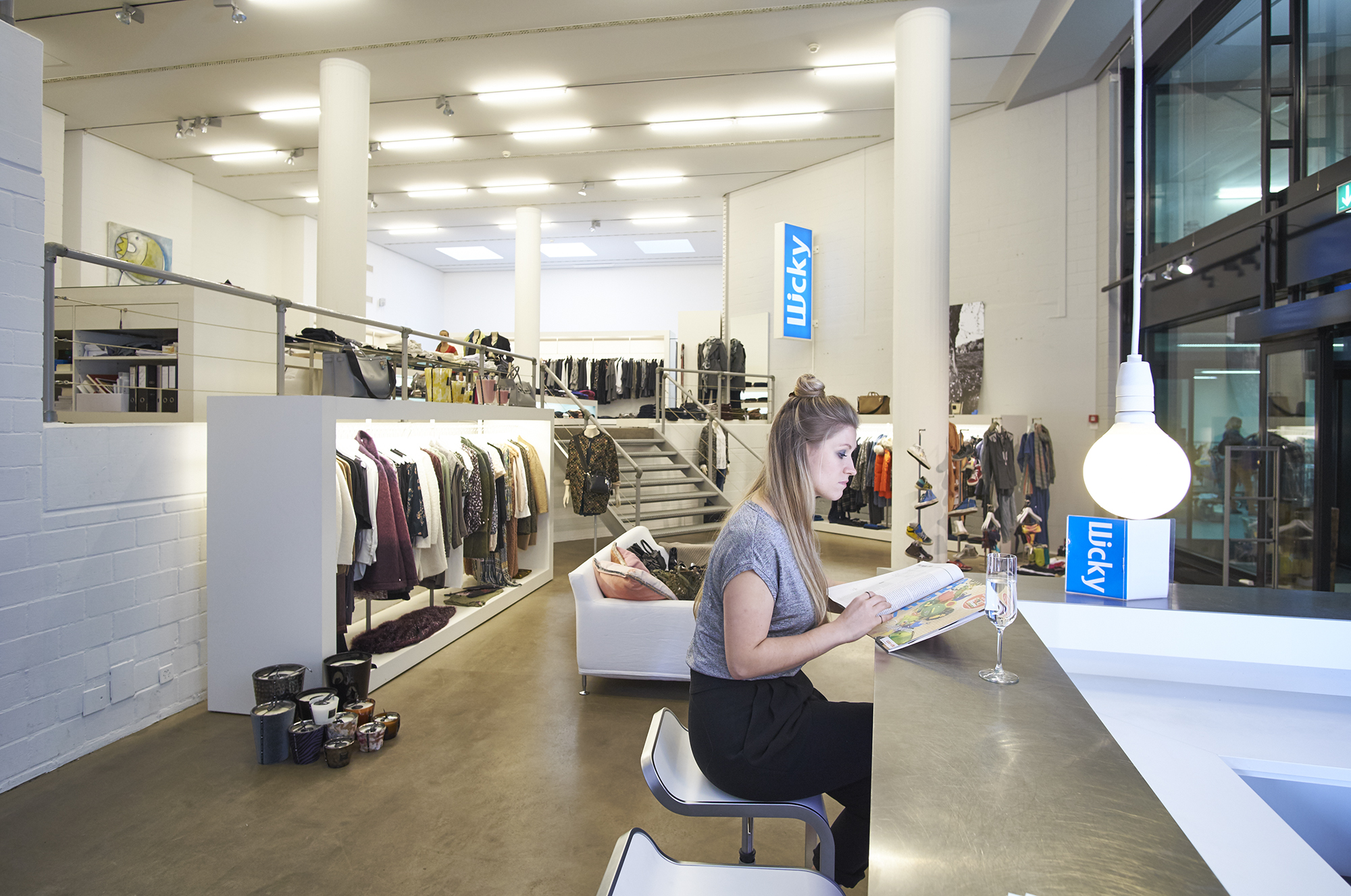 Das Modegeschäft Wicky zwischen Picassoplatz und Aeschenvorstadt ist Coiffeursalon, Café-Bar und Boutique zugleich.