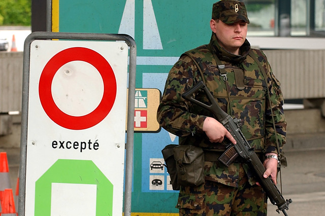 Soldaten trainieren Zusammenarbeit mit Grenzwache class=