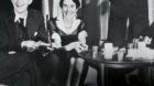<p>Da strahlen sie noch: Thomas Mann (r.) und seine Tochter Erika.</p>