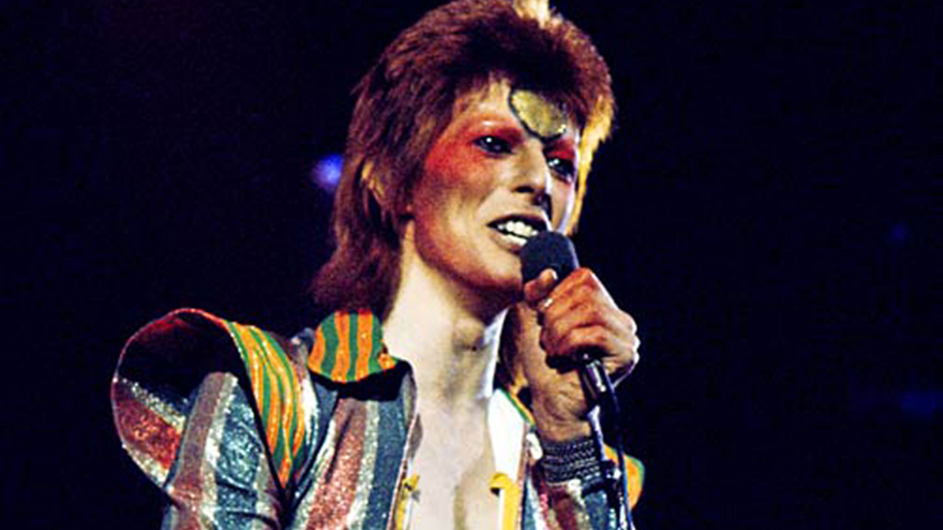 «There's a starman...» Auch hier gilt für Kinder: Nie mit Fremden mitgehen, egal schön der Anzug glitzert.