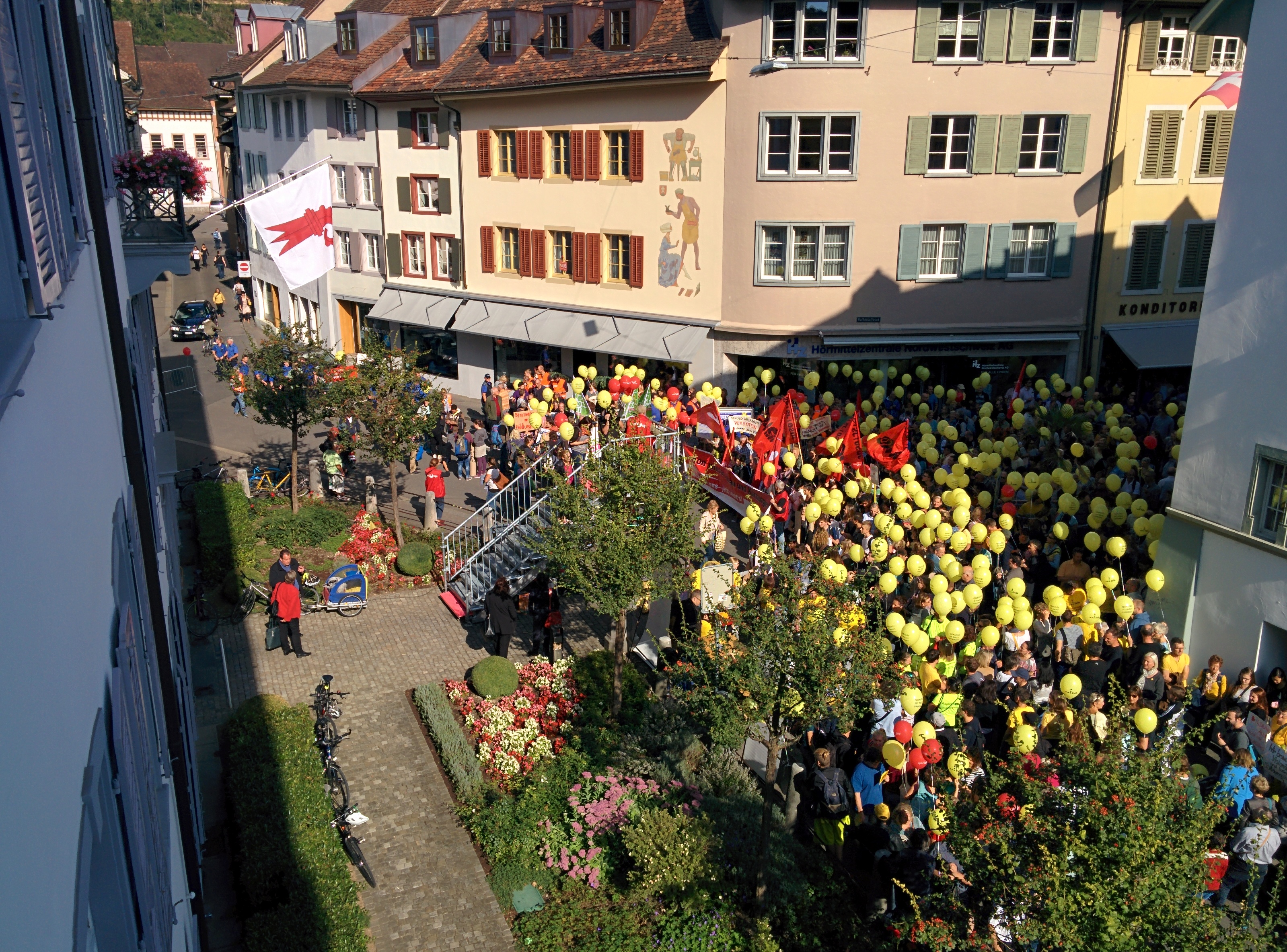 Ballone, soweit das Auge reicht.