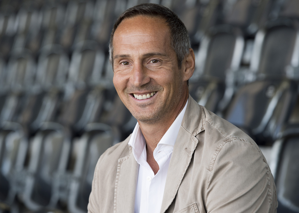 Der neue YB Trainer Adi Huetter nach der Medienkonferenz auf der Tribuene des Stade de Suisse am Montag, 7. September 2015, in Wankdorf bei Bern. (KEYSTONE/Lukas Lehmann)