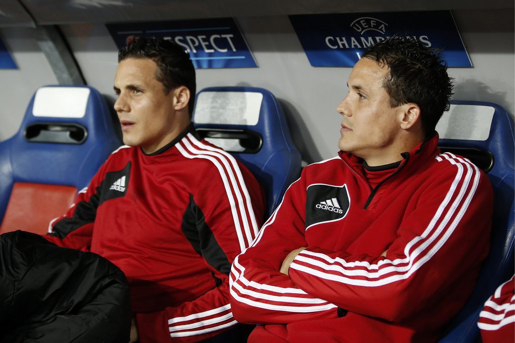 Basel's Philipp Degen, right, and Basel's David Degen seen prior to a UEFA Champions League group E group stage matchday 4 soccer match between Switzerland's FC Basel 1893 and Romania's FC Steaua Bucuresti at the St. Jakob-Park stadium in Basel, Switzerland, on Wednesday, November 6, 2013. (KEYSTONE/Peter Klaunzer)