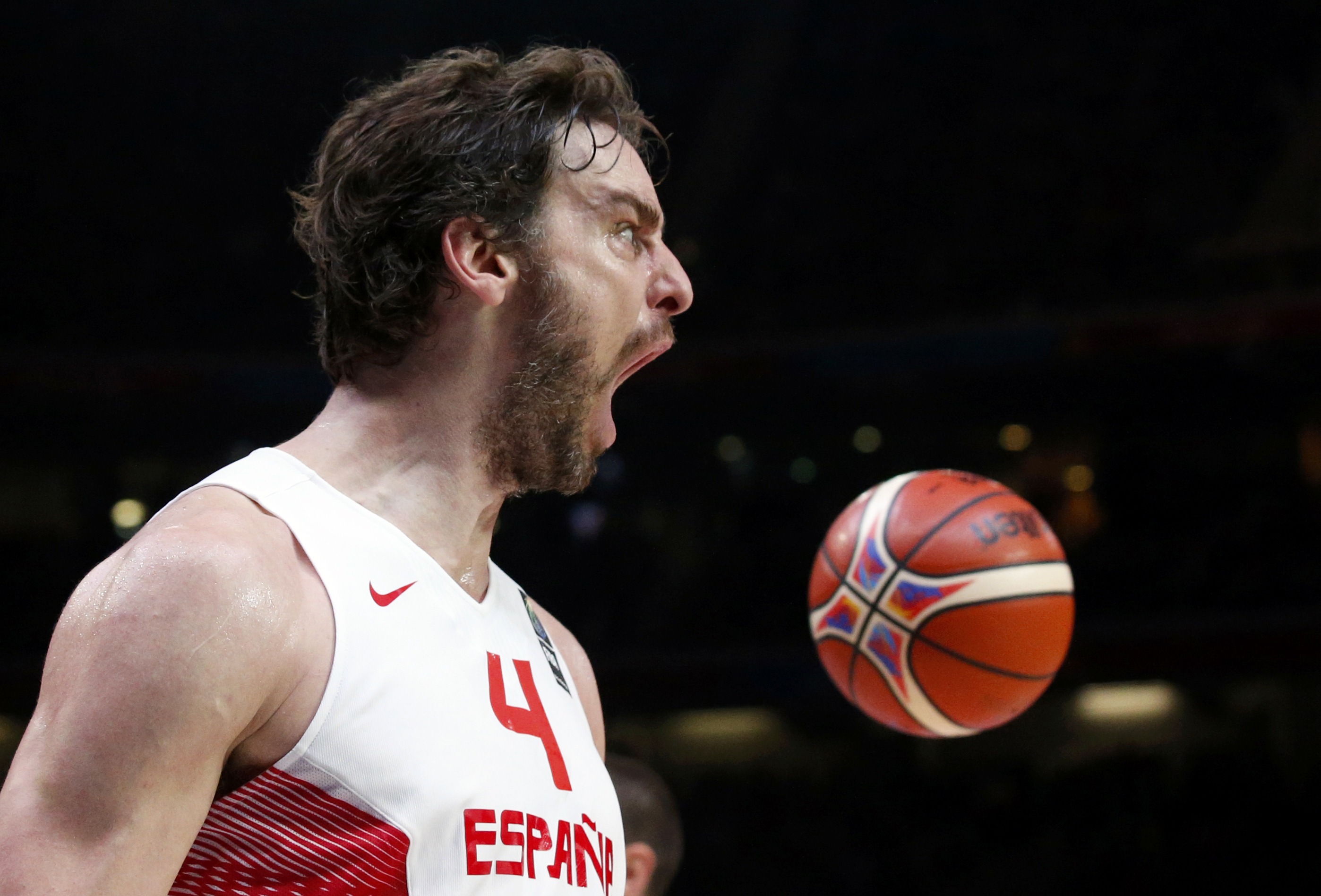 Spain's Pau Gasol celebrates a basket during their EuroBasket 2015 semi-final game against France at the Pierre Mauroy stadium in Villeneuve d'Ascq, near Lille, France, September 17, 2015. REUTERS/Benoit Tessier
