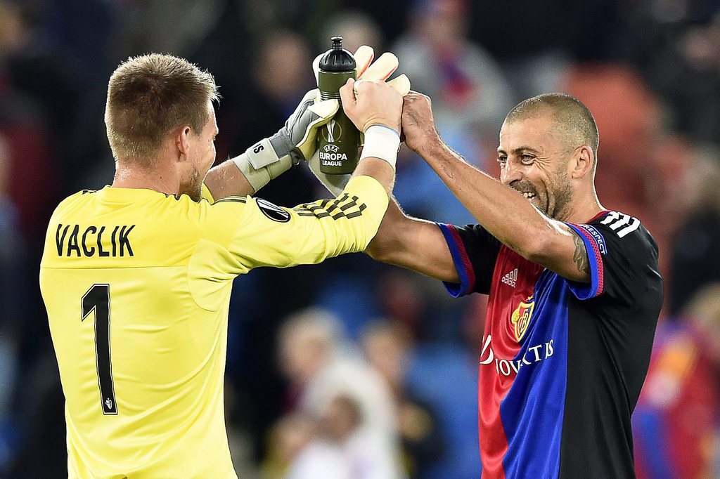 epa04959387 Basel's goalkeeper Tomas Vaclik (L) and Walter Samuel (R) celebrate after the UEFA Europa League group I soccer match between FC Basel 1893 and KKS Lech Poznan at St. Jakob-Park stadium in Basel, Switzerland, 01 October 2015. Basel won 2-0. EPA/PETER SCHNEIDER