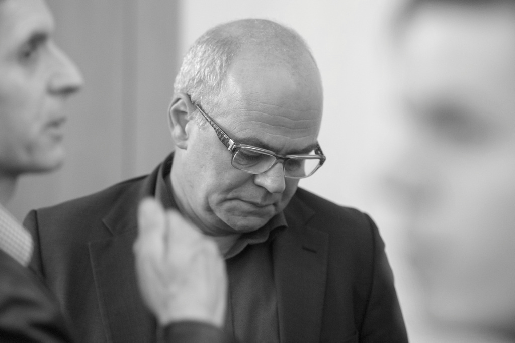 Der abgewaehlte Schwyzer SP-Nationalrat Andy Tschuemperlin anlaesslich der Eidgenoessischen Nationalrats- und Staenderatswahlen am Sonntag 18. Oktober 2015 in Schwyz. (KEYSTONE/Urs Flueeler)
