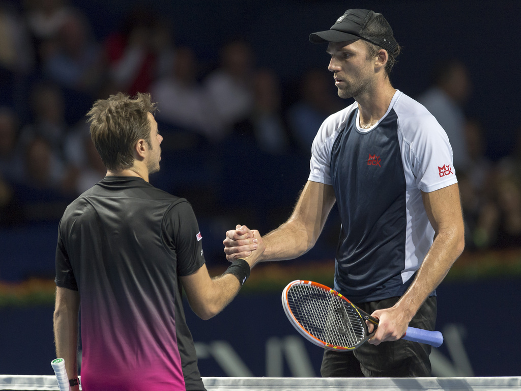 Switzerland's Stan Wawrinka, left, congratulates Croatia's Ivo Karlovic, right, after their first round match at the Swiss Indoors tennis tournament at the St. Jakobshalle in Basel, Switzerland, on Wednesday, October 28, 2015. (KEYSTONE/Georgios Kefalas)