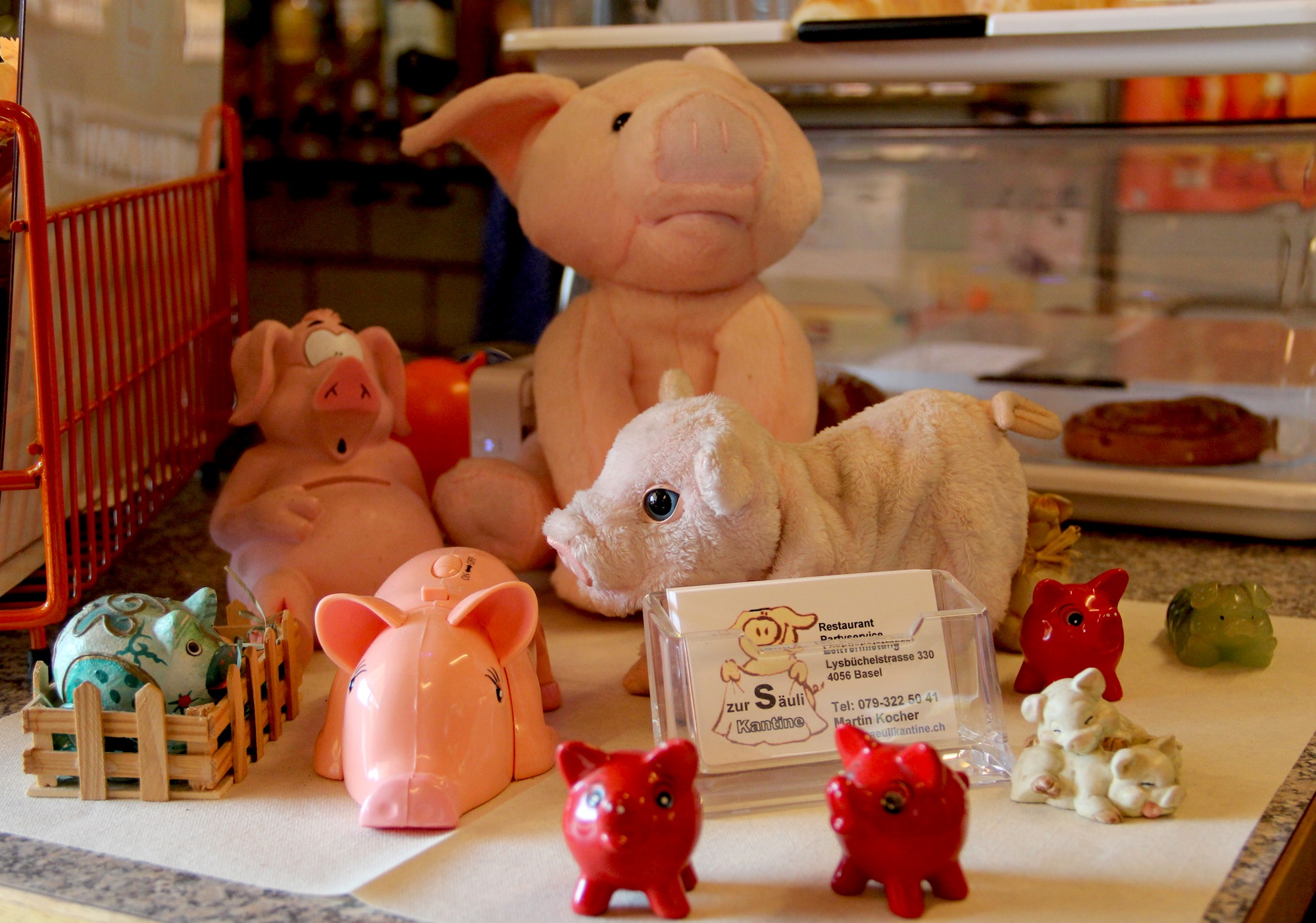 Es waren die Gäste, welche all diese Schweine mitbrachten: Seit 2002 ist die Sammlung ordentlich gewachsen.