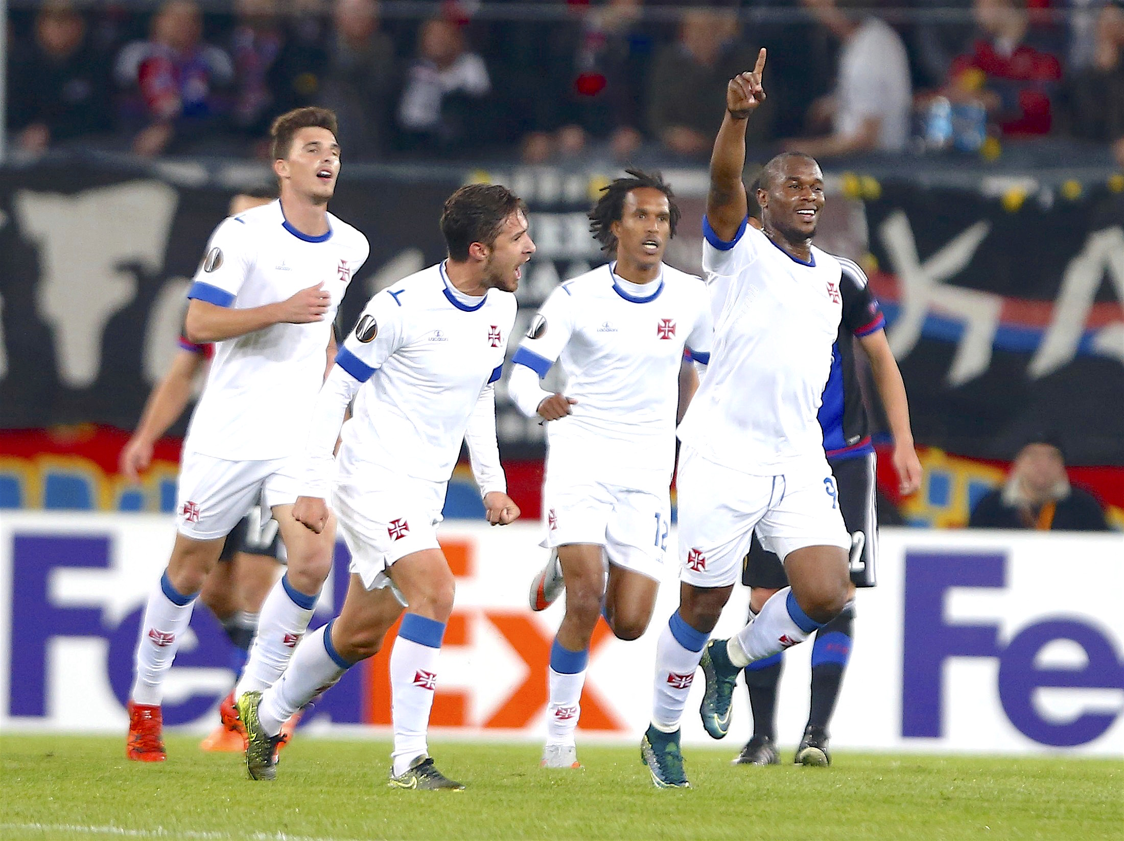 Belenenses Luis Leal (R) reacts after scoring against FC Basel during their Europa League soccer match at the St. Jakob Park stadium in Basel, Switzerland October 22, 2015. REUTERS/Arnd Wiegmann