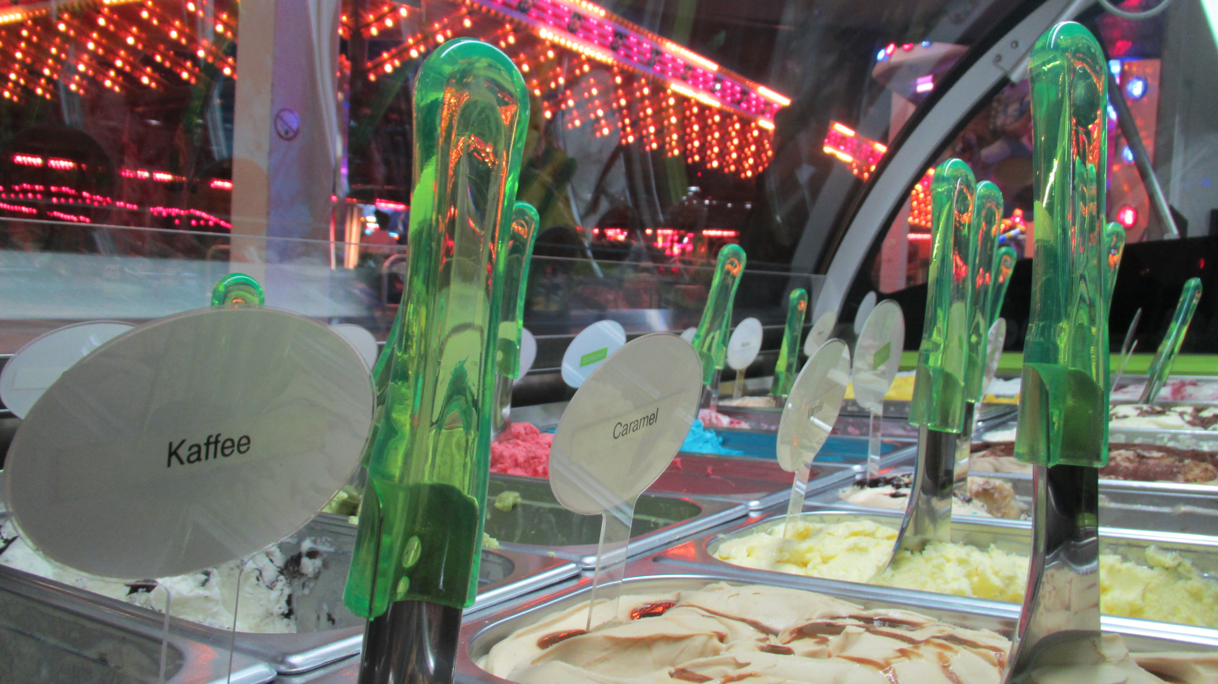 Die rollende Gelateria ist zum ersten Mal zu Gast an der Basler Herbstmesse.