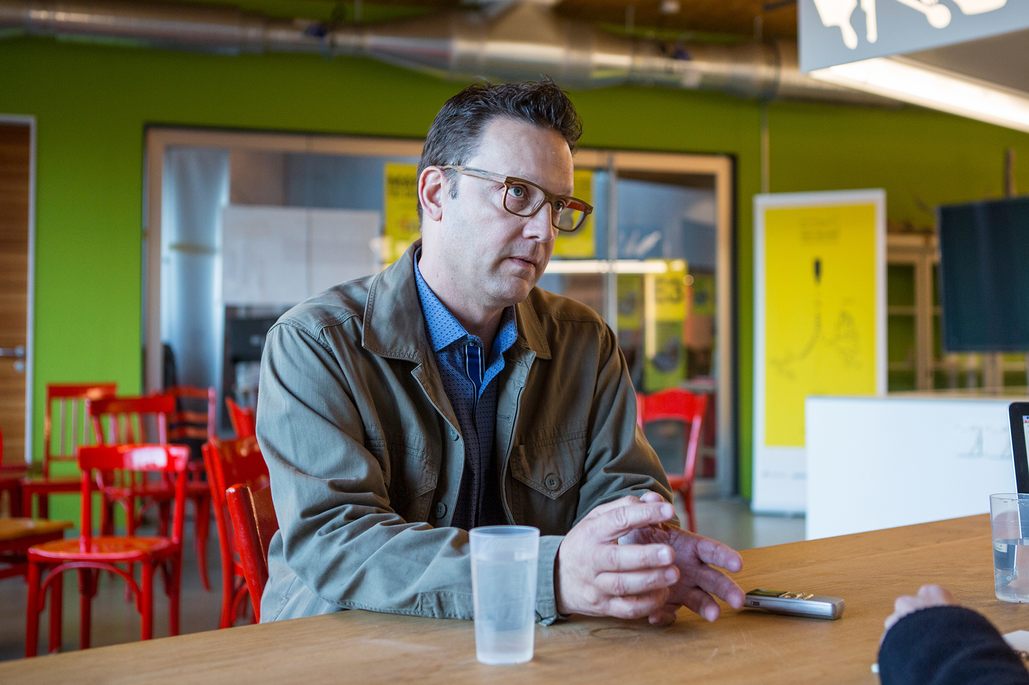 «Gadgets interessieren mich nicht. Ich denke lieber über Technologien nach, die erst auf dem Papier existieren», sagt der Futurist Scott Smith.