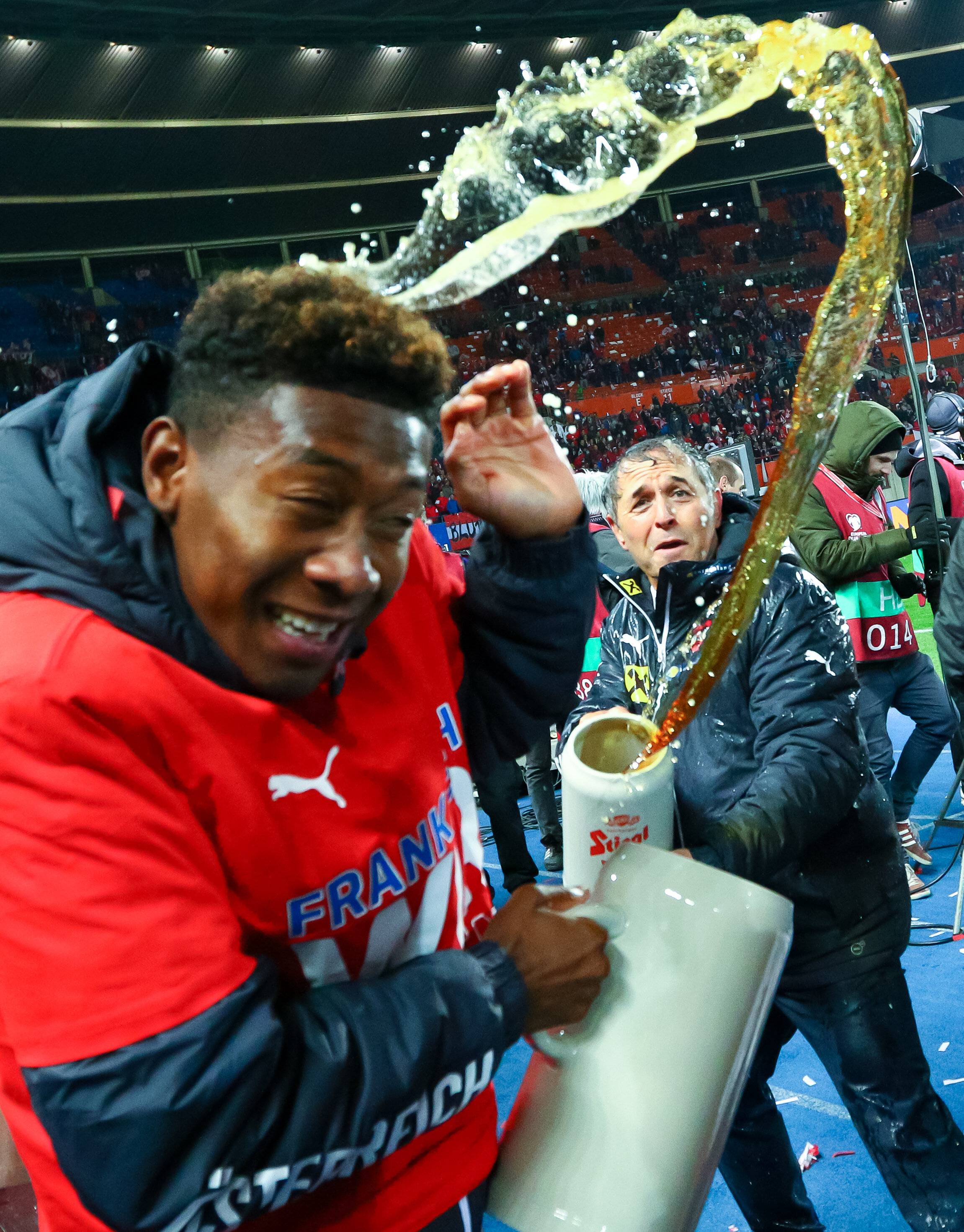 Wien 12.10.2015, Ernst Happel Stadion, Wien, AUT, UEFA EURO EM Europameisterschaft Fussball 2016 Qualifikation, Oesterreich vs Liechtenstein, Gruppe G, im Bild Trainer David Alaba (AUT), Marcel Koller (AUT) // the UEFA EURO 2016 qualifier group G match between Austria and Liechtenstein at the Ernst Happel Stadion, Vienna, Austria on 2015/10/12. PUBLICATIONxNOTxINxAUT EX_PUC Vienna 12 10 2015 Ernst Happel Stadium Vienna AUT UEFA Euro euro European Championship Football 2016 Qualification Austria vs Liechtenstein Group G in Picture team manager David Alaba AUT Marcel Koller AUT The UEFA Euro 2016 Qualifier Group G Match between Austria and Liechtenstein AT The Ernst Happel Stadium Vienna Austria ON 2015 10 12 PUBLICATIONxNOTxINxAUT EX_PUC