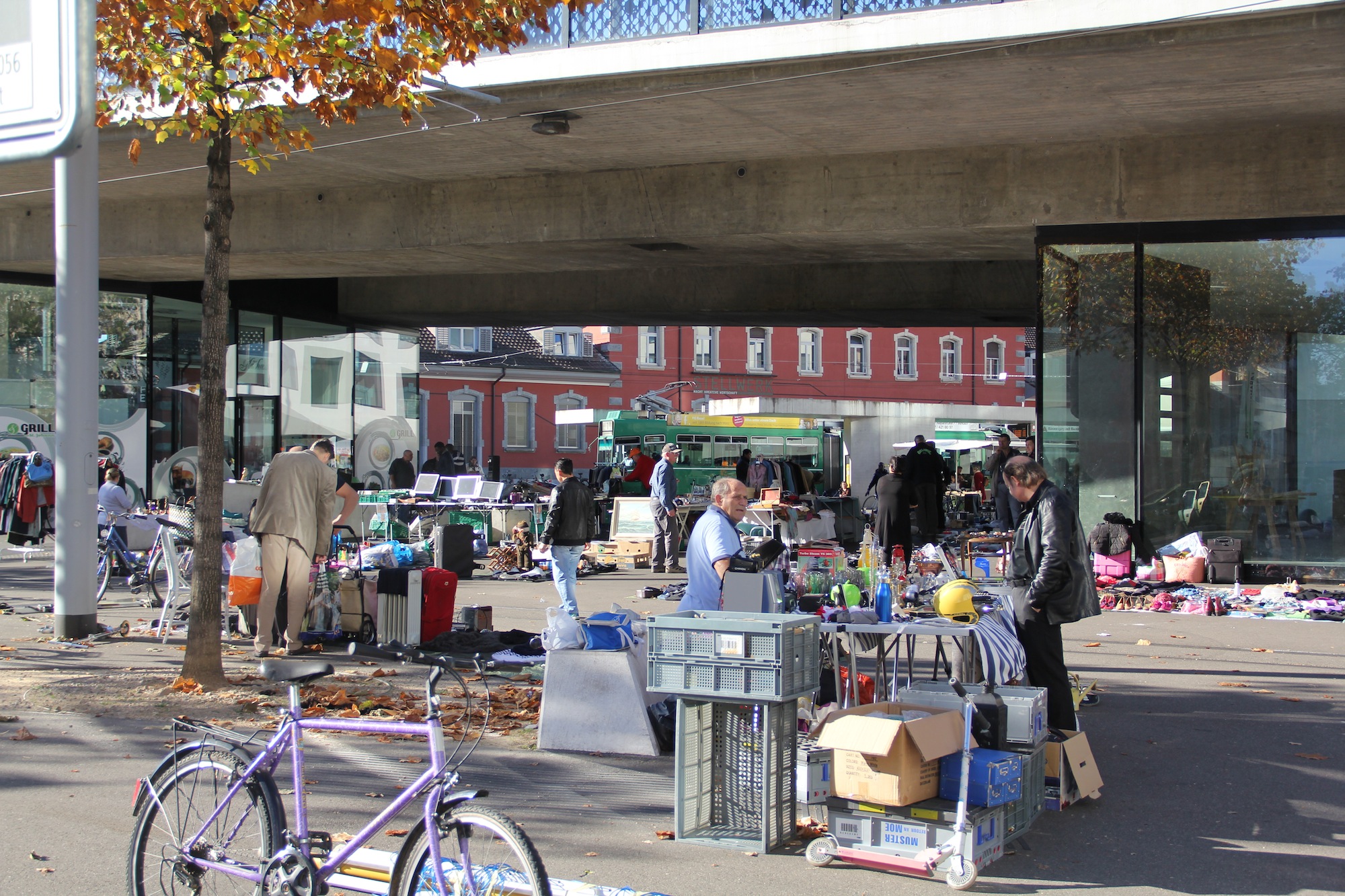 Versuch einer Belebung: Der Flohmarkt auf dem Vogesenplatz.