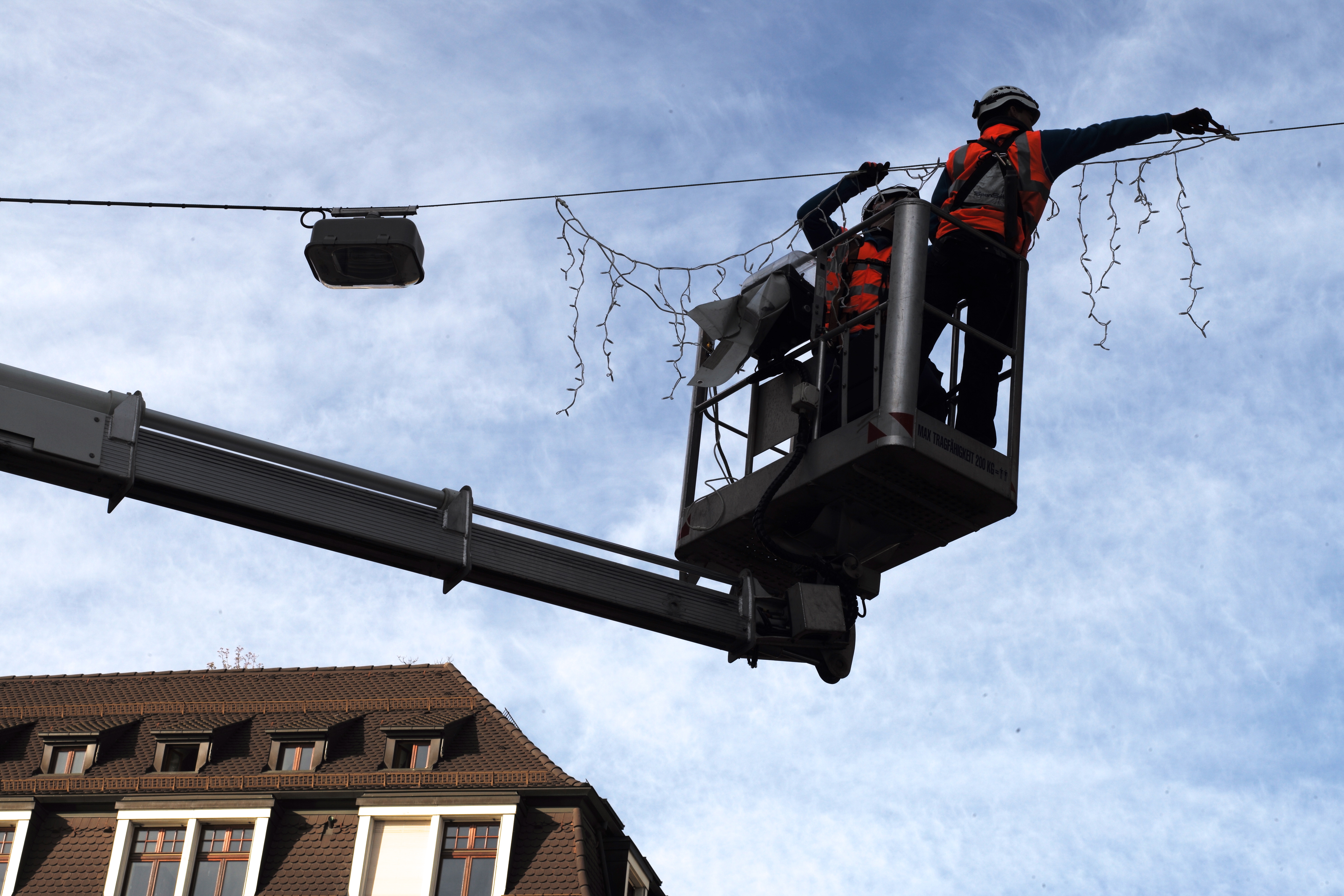 Die Weihnachtsbeleuchtung hängt seit Anfang Woche und bildet den optischen Rahmen der «Adväntsgass».