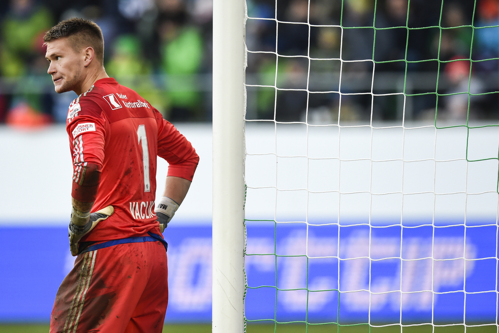 Torhueter Tomas Vaclik von Basel, aufgenommen nach dem 2-1 durch Yannis Tafer im Fussball Super League Spiel zwischen dem FC St. Gallen und dem FC Basel, am Sonntag, 22. November 2015, in der AFG Arena in St. Gallen. (KEYSTONE/Gian Ehrenzeller)