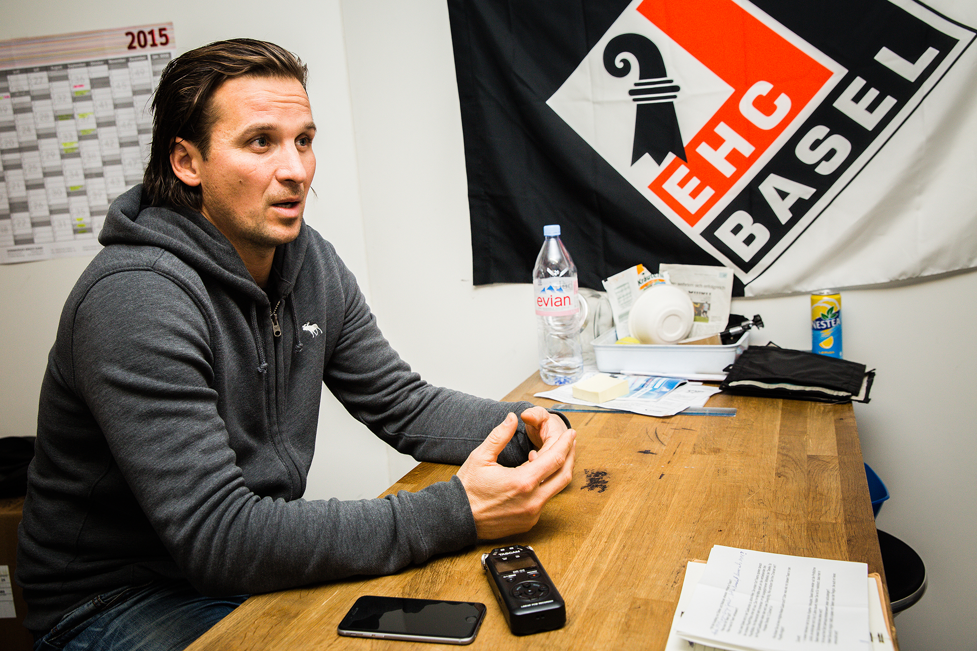 FOTO: TAGESWOCHE/STEFAN BOHRER ORT: BASEL - 14.12.2015: PETER SALMIK, TRAINER DER 1. MANNSCHAFT DES EHC BASEL.