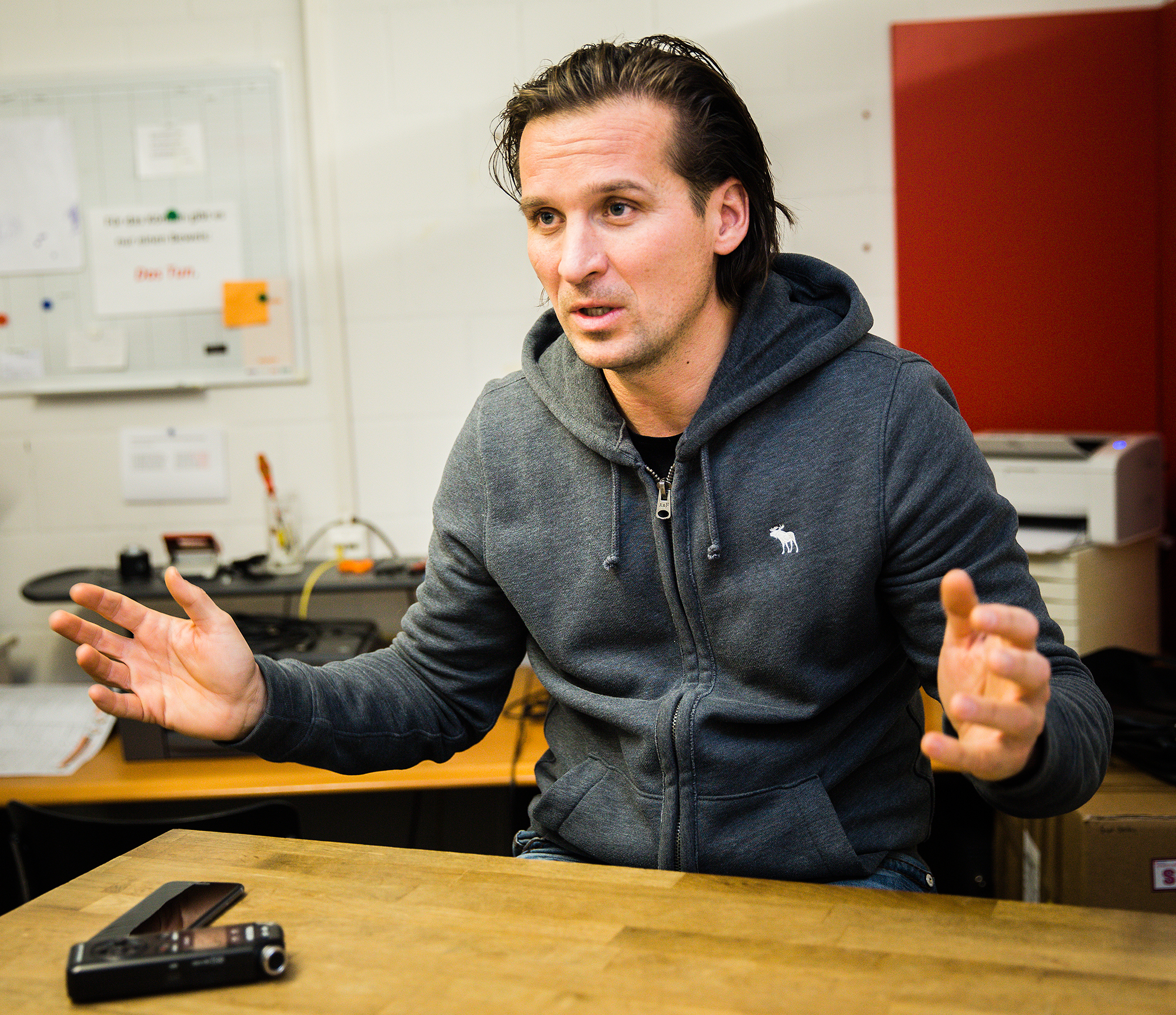 FOTO: TAGESWOCHE/STEFAN BOHRER ORT: BASEL - 14.12.2015: PETER SALMIK, TRAINER DER 1. MANNSCHAFT DES EHC BASEL.