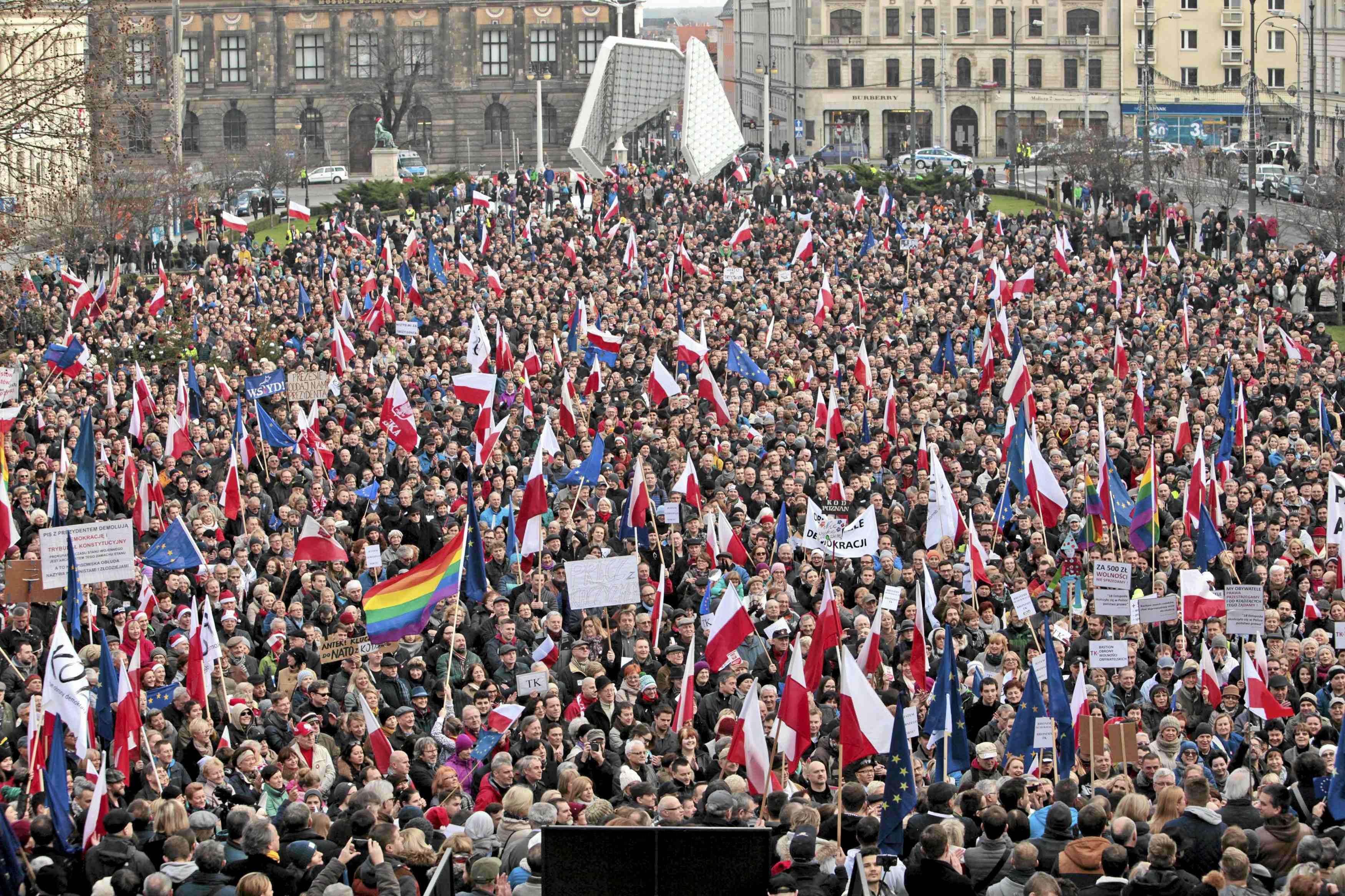 Anti-government protest in Poznan, Poland December 19, 2015. REUTERS/Piotr Skornicki/Agencja Gazeta THIS IMAGE HAS BEEN SUPPLIED BY A THIRD PARTY. IT IS DISTRIBUTED, EXACTLY AS RECEIVED BY REUTERS, AS A SERVICE TO CLIENTS. POLAND OUT. NO COMMERCIAL OR EDITORIAL SALES IN POLAND.