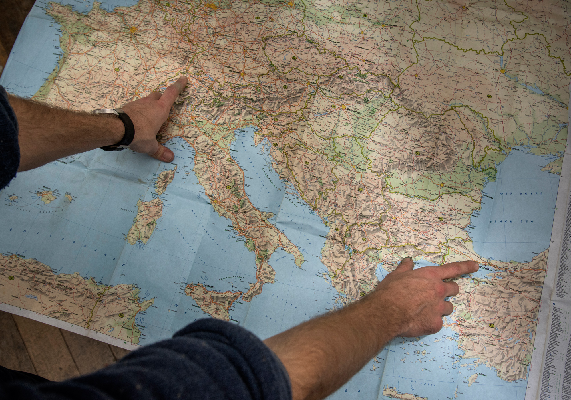 Einmal querbeet bis nach Istanbul: Jan Hostettlers Route.