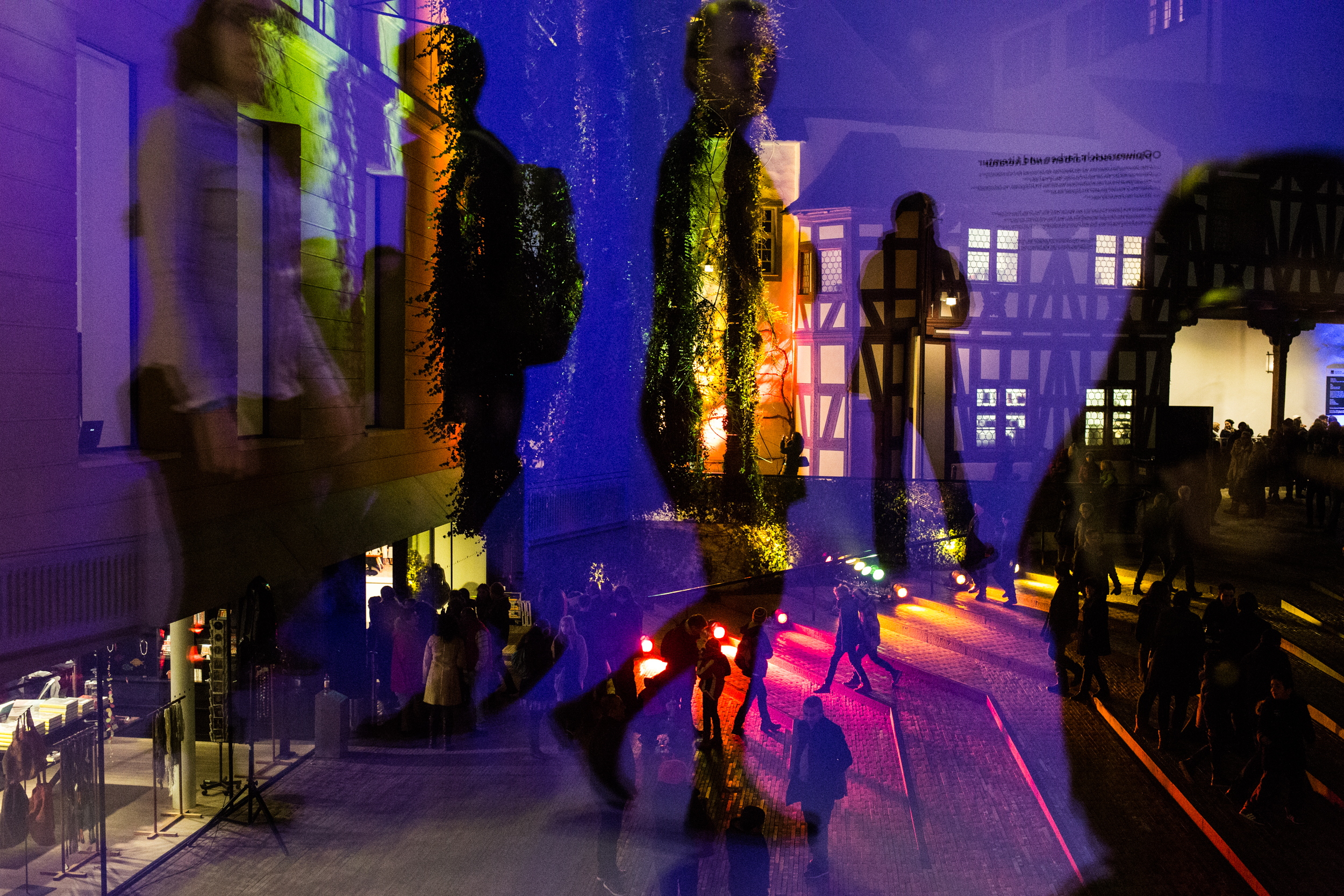 Farbenpracht im Hof des Museums der Kulturen