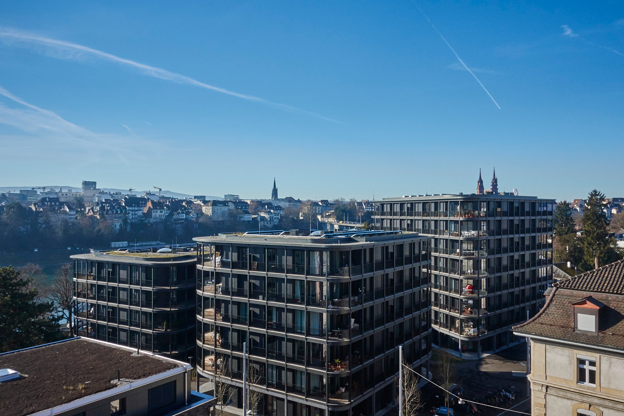 Was für eine sonnige Aussicht: Auf der Kinderspital-Überbauung prangen satte Solarpanels.