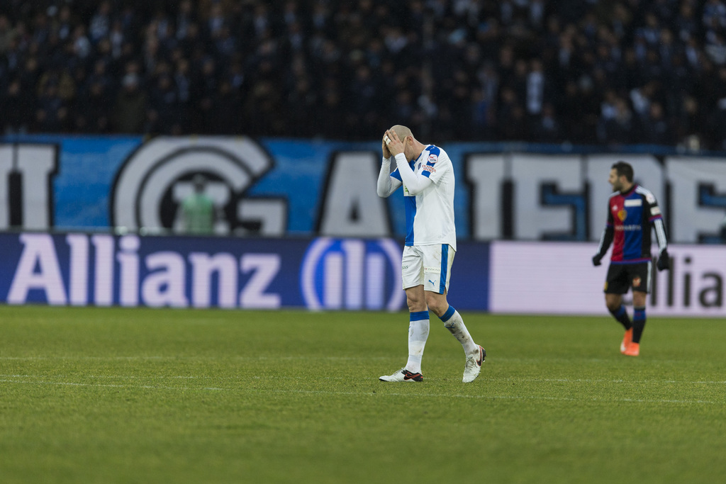 Enttaeuschung bei Philippe Senderos (GCZ) waehrend der Super League Partie zwischen dem Grasshopper Club Zuerich und dem FC Basel im Letzigrund Stadion, am Sonntag 14. Februar 2016 in Zuerich. (PHOTOPRESS/Dominik Baur)