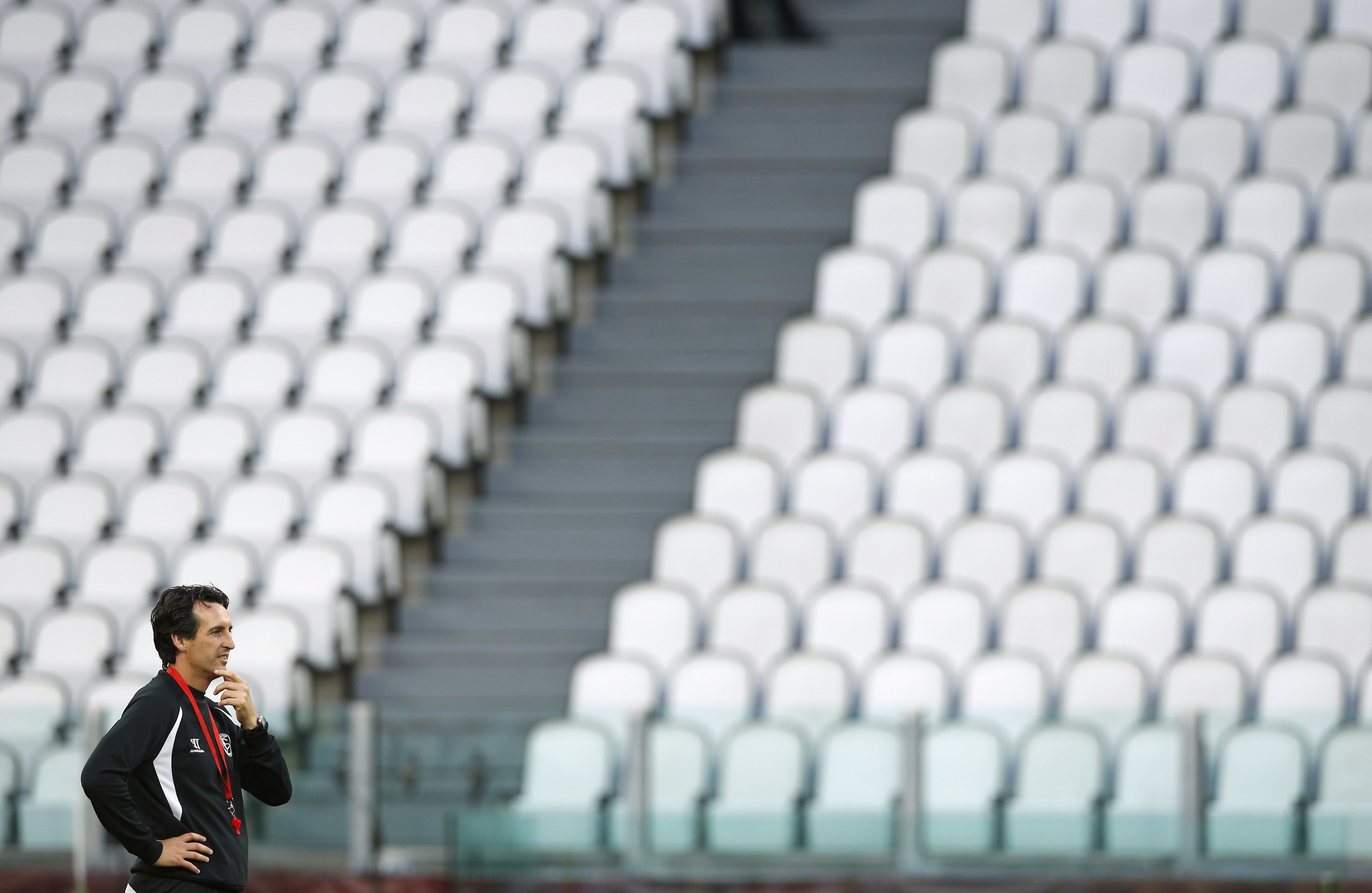 Sevilla coach Unai Emery attends a training session at the Juventus stadium in Torino May 13, 2014. Sevilla and Benfica will play their Europa League final soccer match on Wednesday. REUTERS/Albert Gea (ITALY - Tags: SPORT SOCCER)
