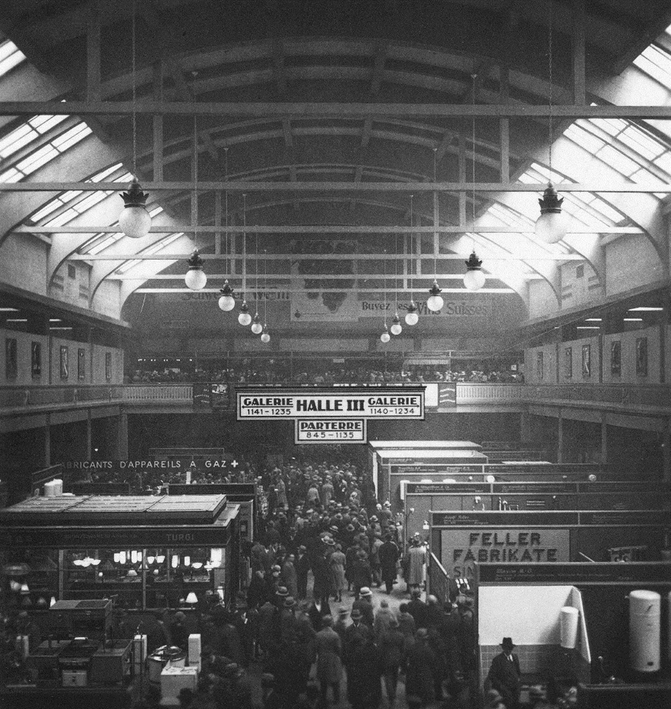 Volle Messehallen im Jahr 1930