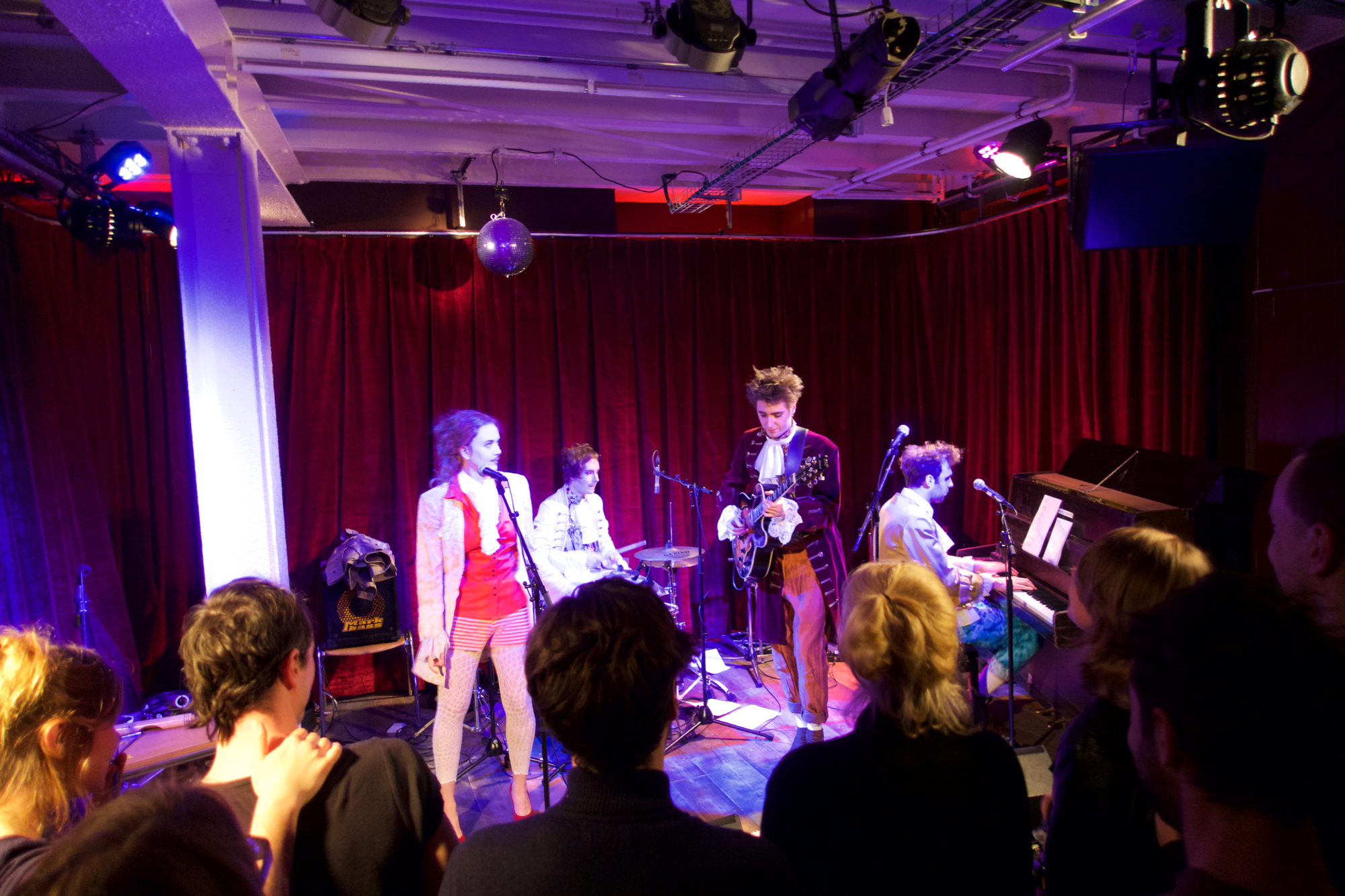 Neo-Barock'n'Roll von der Theaterband