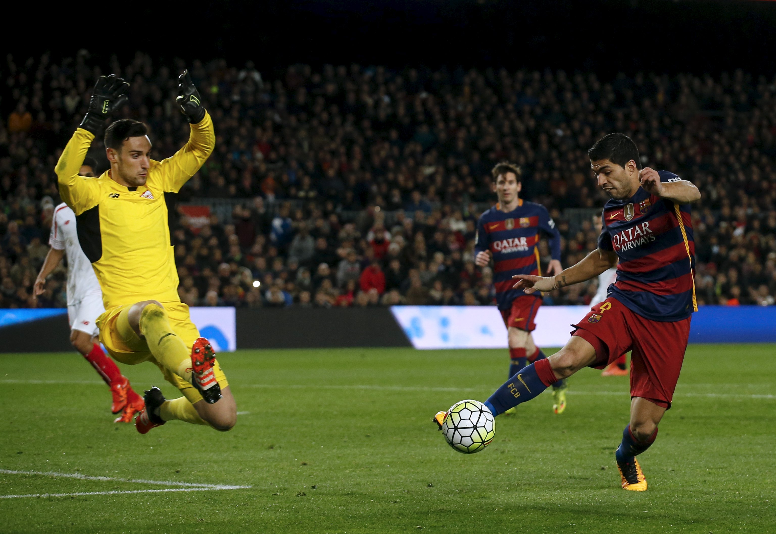 Football Soccer - Barcelona v Sevilla - Spanish Liga BBVA - Camp Nou stadium, Barcelona - 28/2/16Barcelona's Luis Suarez tries to scores a goal against Sevilla's goalkeeper Sergio Rico. REUTERS/Albert Gea