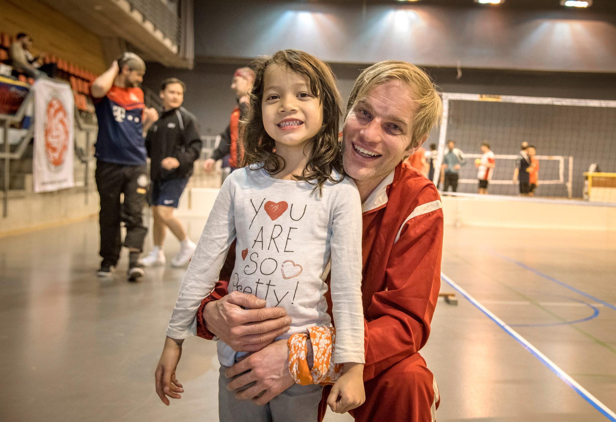 Werner Rieflin mit seiner Tochter.