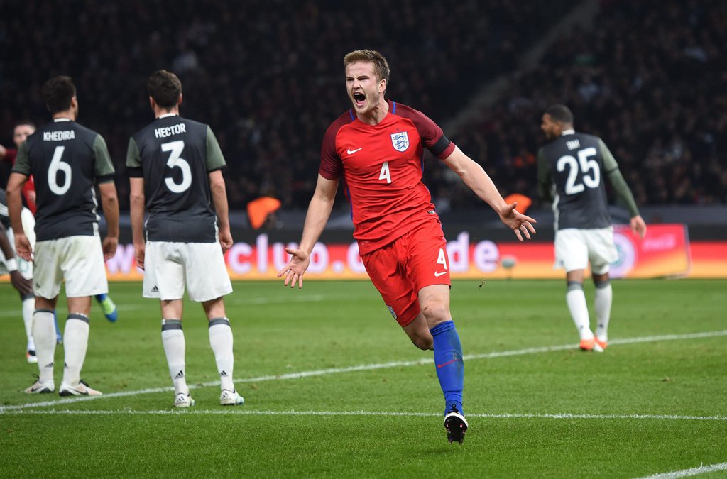 Nach dem Siegestreffer über Deutschland kennt der Torjubel von Eric Dier keine Grenzen.