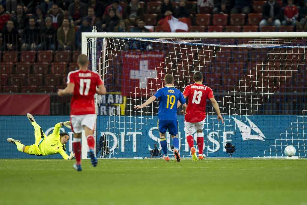 epa05235041 Bosnia-Herzegovina's forward Edin Dzeko, (not pictured) scores the first goal against Swiss goalkeeper Yann Sommer, left, during the friendly soccer match between Switzerland and Bosnia and Herzegovina at the Letzigrund stadium in Zuerich, Switzerland, Tuesday, March 29, 2016. EPA/JEAN-CHRISTOPHE BOTT