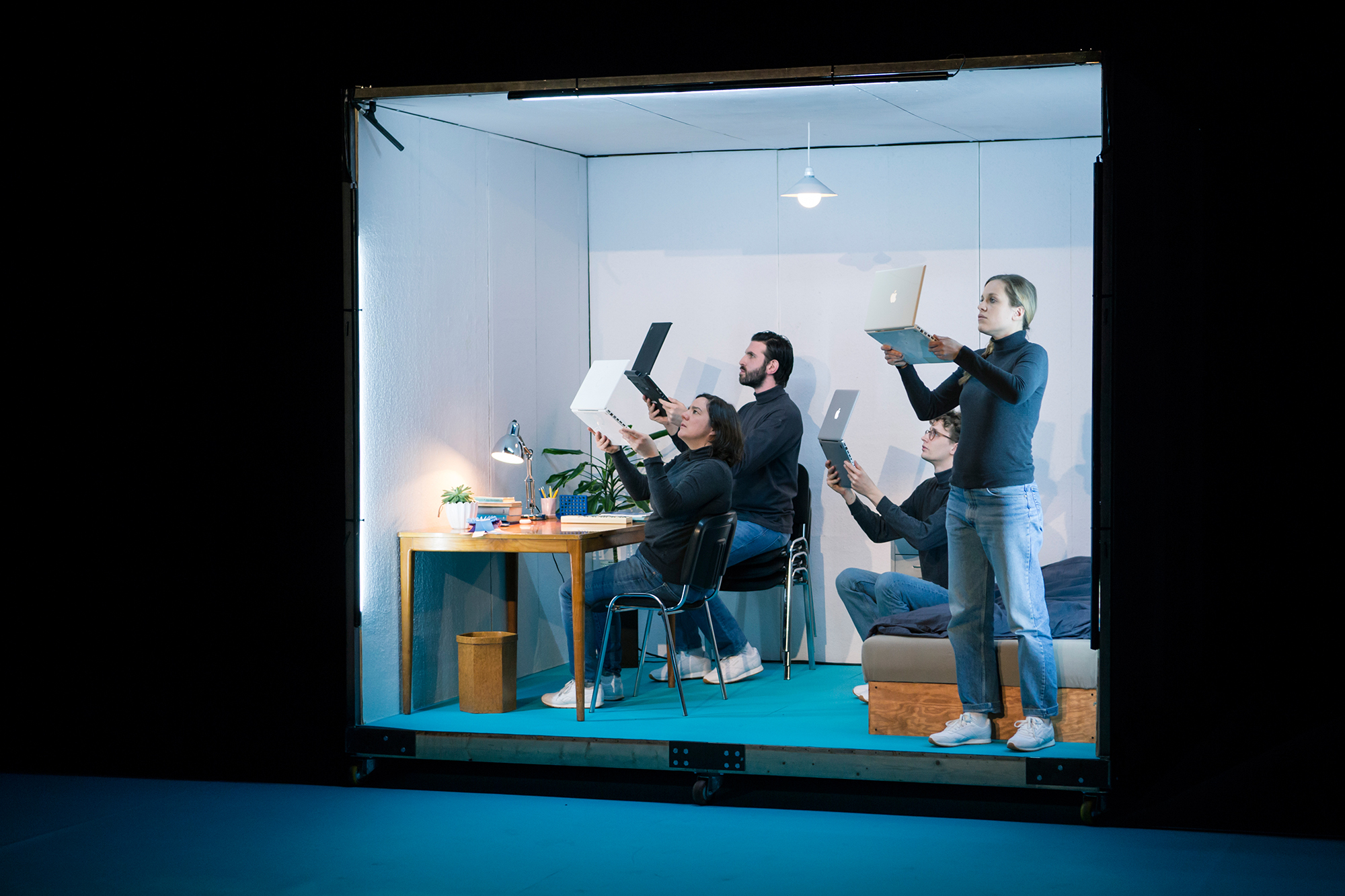 Wer ist jetzt noch Mensch und wer Maschine? Szene aus den Proben zu «HOMO DIGITALIS»