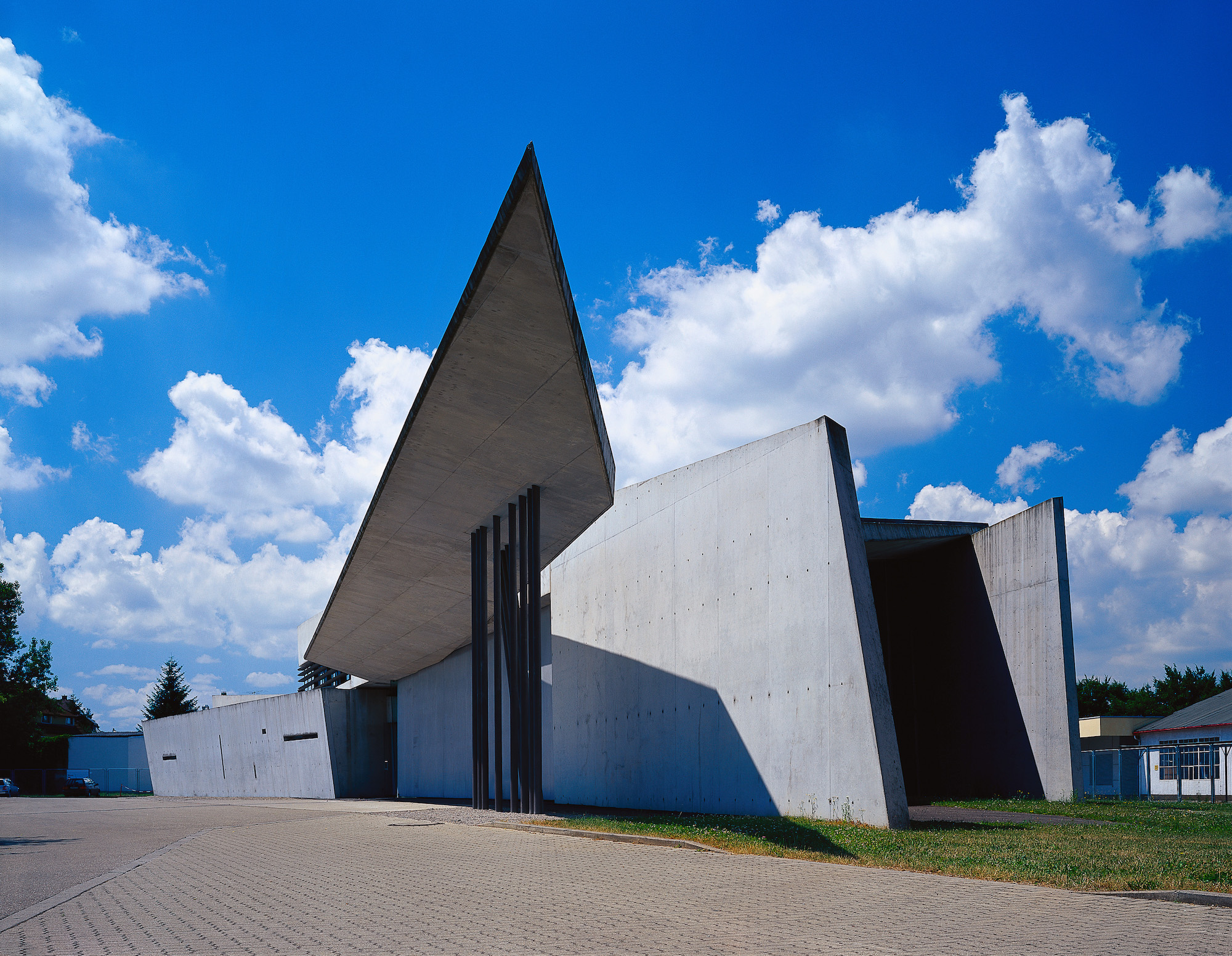 Das Feuerwehrhaus auf dem Vitra-Gelände in Weil am Rhein war der erste vollendete Bau von Zaha Hadid.