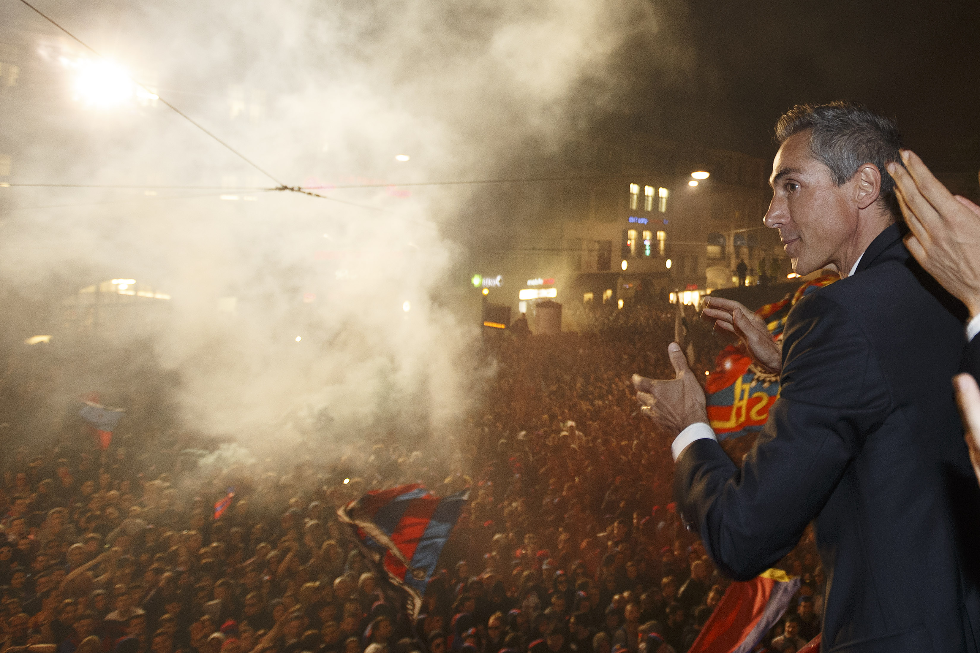 30.05.2015; Basel; Fussball Super League - Meisterfeier FC Basel: Trainer Paulo Sousa (Basel) waehrend der Meisterfeier auf dem Barfuesserplatz. Der FC Basel ist Fussball Schweizermeister 2015. (Christian Pfander/freshfocus)