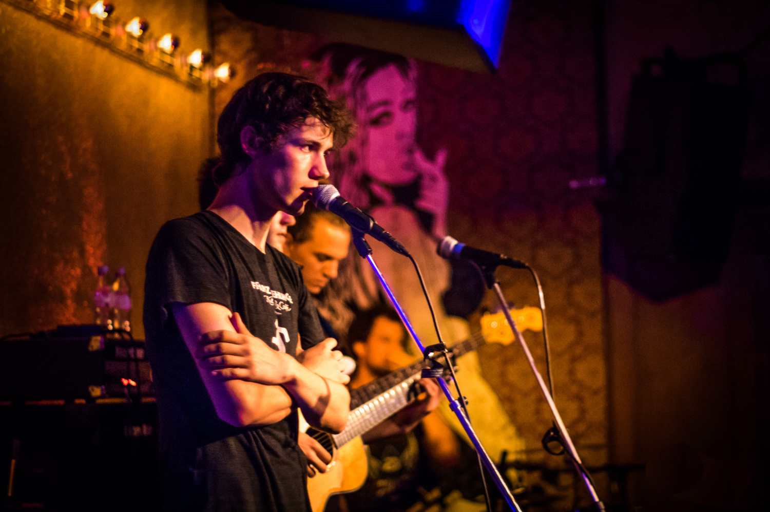 Noch bis Mitte April 2016 lockt die Lady Bar die Menschen an, so wie hier das Wohnzimmerkonzert von AnnenMayKantereit.