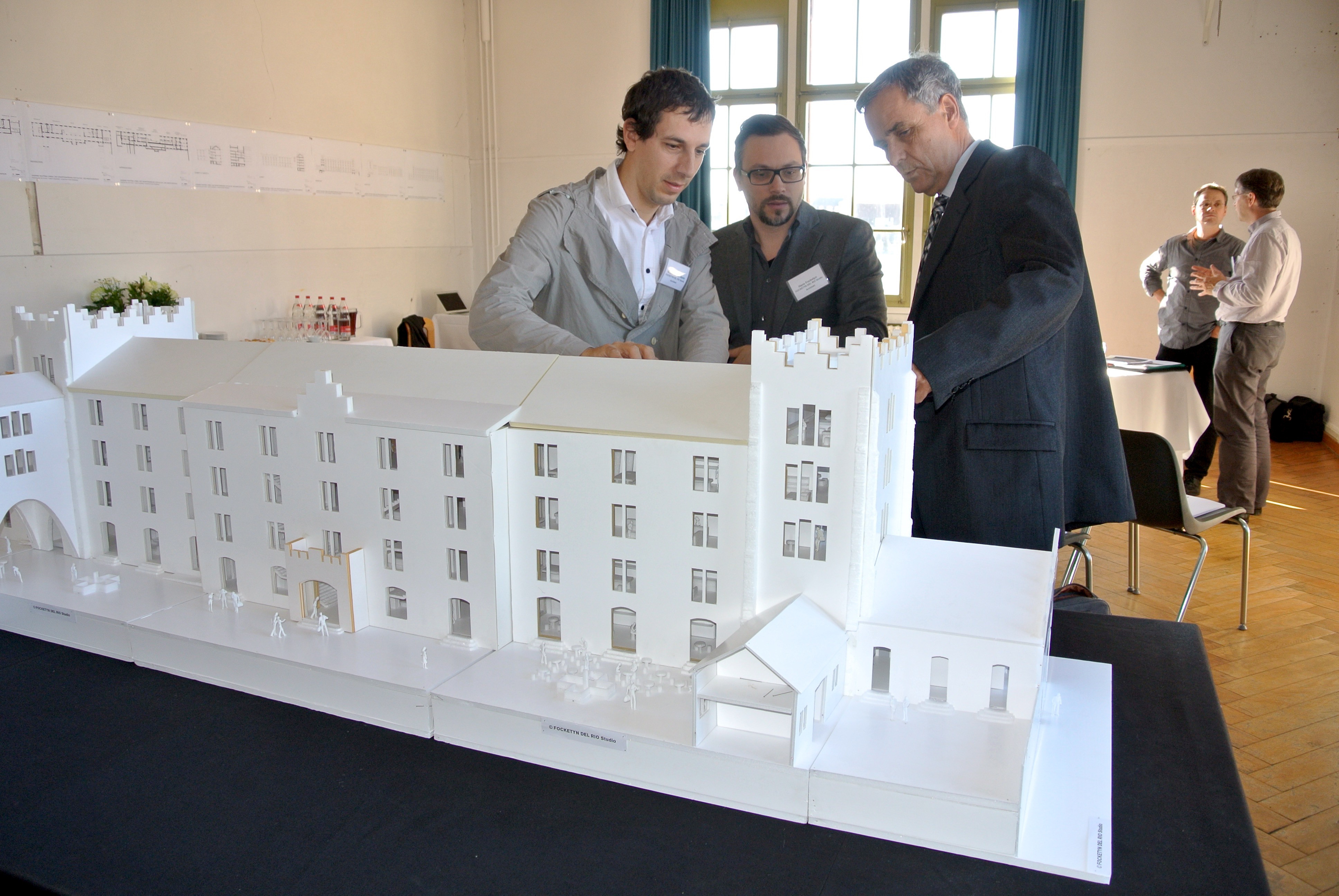 Guuy Morin mit dem Architekten des Umbauprojekts, Focketyn del Rio.