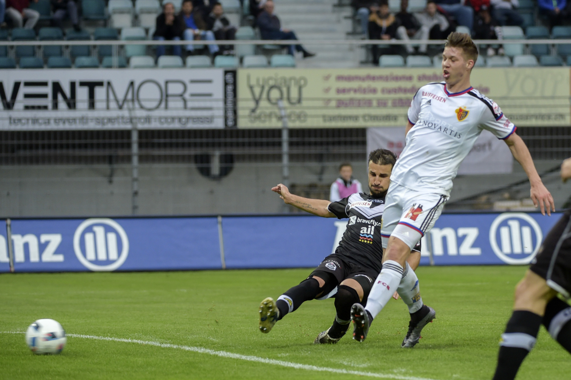 12.04.2016; Lugano; Fussball Super League - FC Lugano - FC Basel; Cedric Itten (Basel) erzielt das Tor zum 0:4 (Andy Mueller/freshfocus)