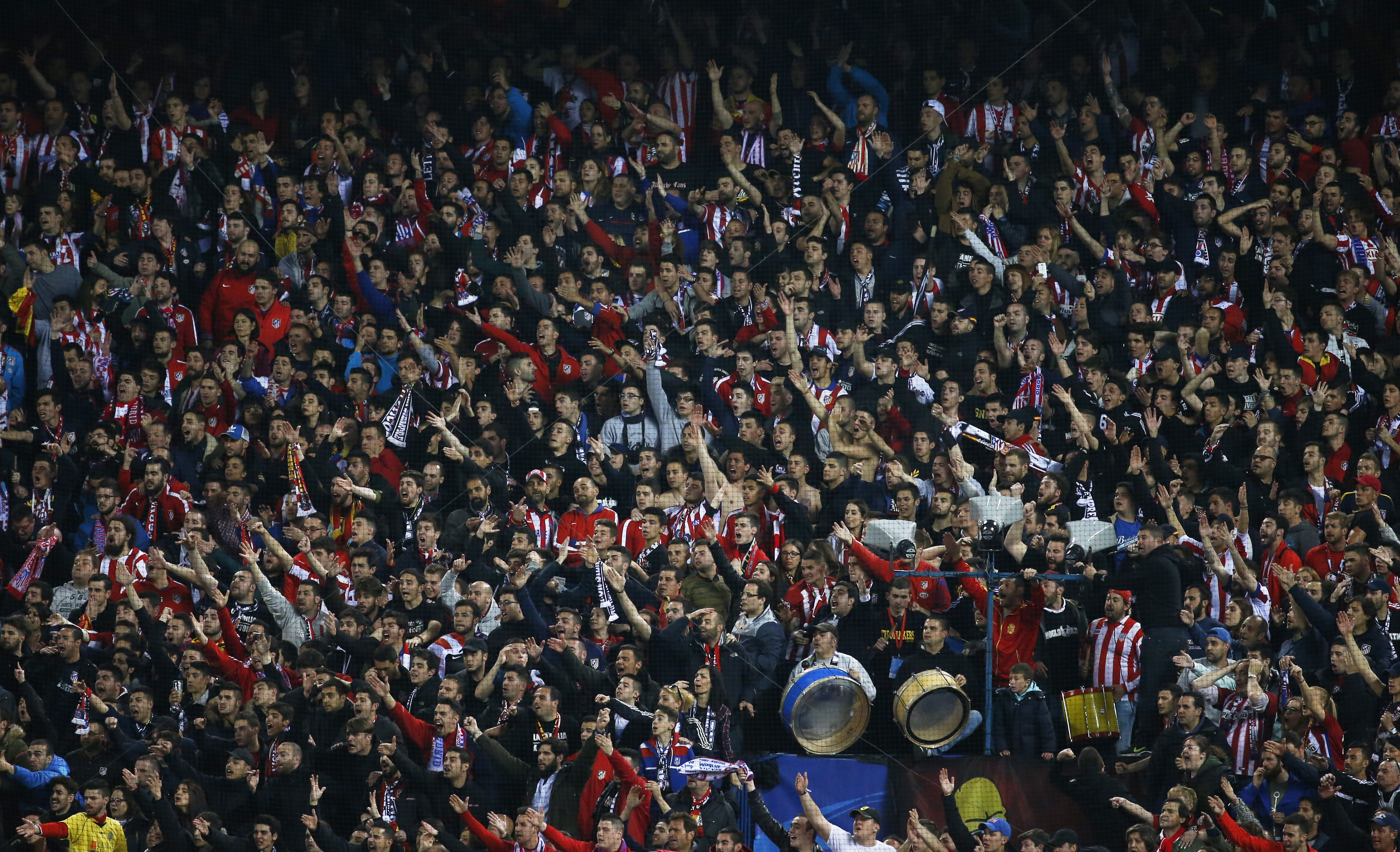 Football Soccer - Atletico Madrid v FC Barcelona - UEFA Champions League Quarter Final Second Leg - Vicente Calderon Stadium - 13/4/16 Atletico fans Reuters / Juan Medina Livepic EDITORIAL USE ONLY.