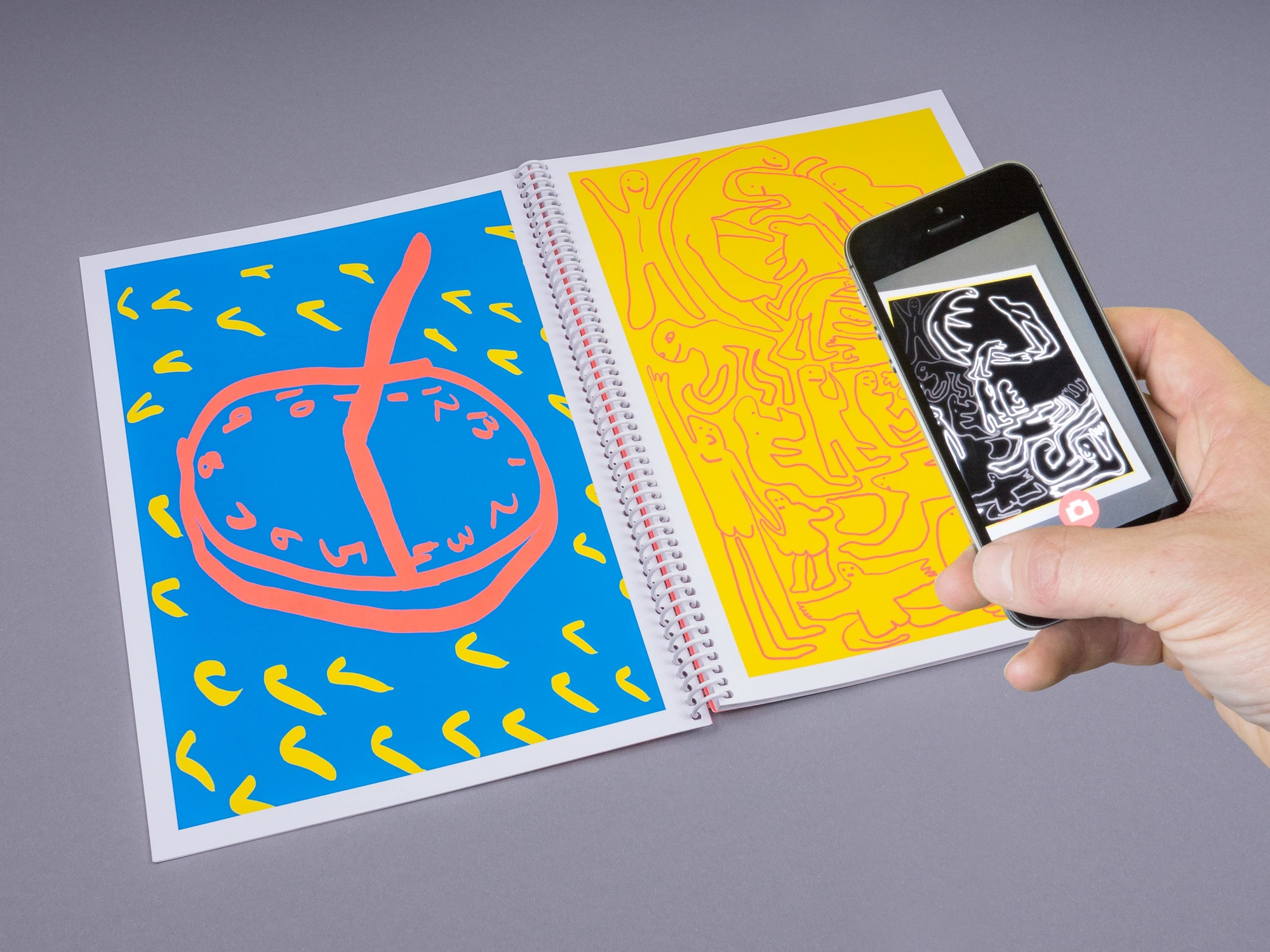 Die Publikation «SPHERES» von Philippe Karrer und Austin Lee lässt sich per Smartphone zum Leben erwecken.