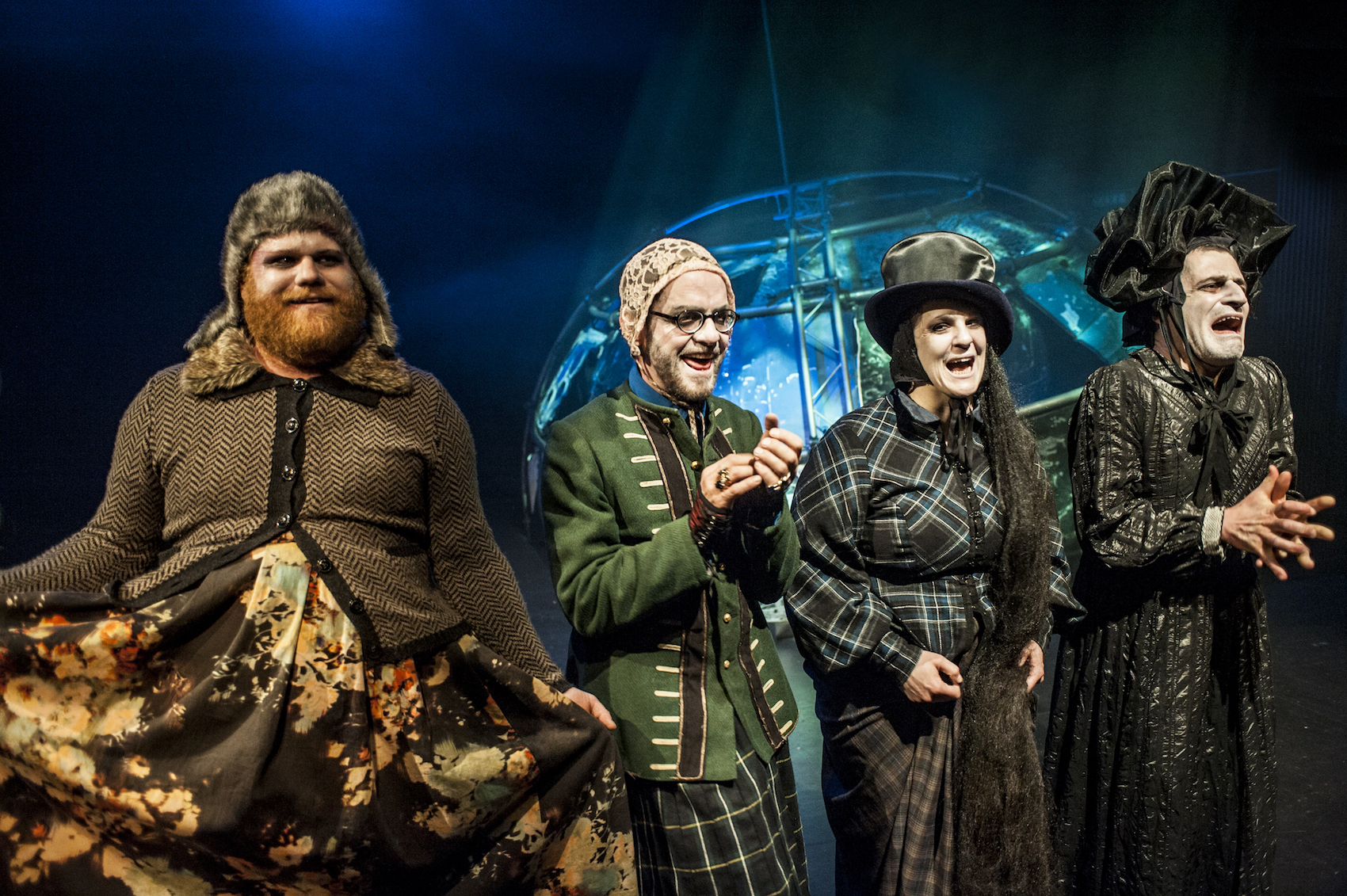 Wir machen uns den Shakespeare widde widde wie er uns gefällt: Anarcho-Darsteller Dominique Müller, Kaspar Weiss, Gina Durler und Markus Mathis.