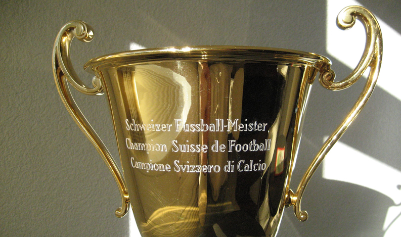 Ausgedient und in Basler Dauerbesitz übergegangen: der alte Meisterpokal.