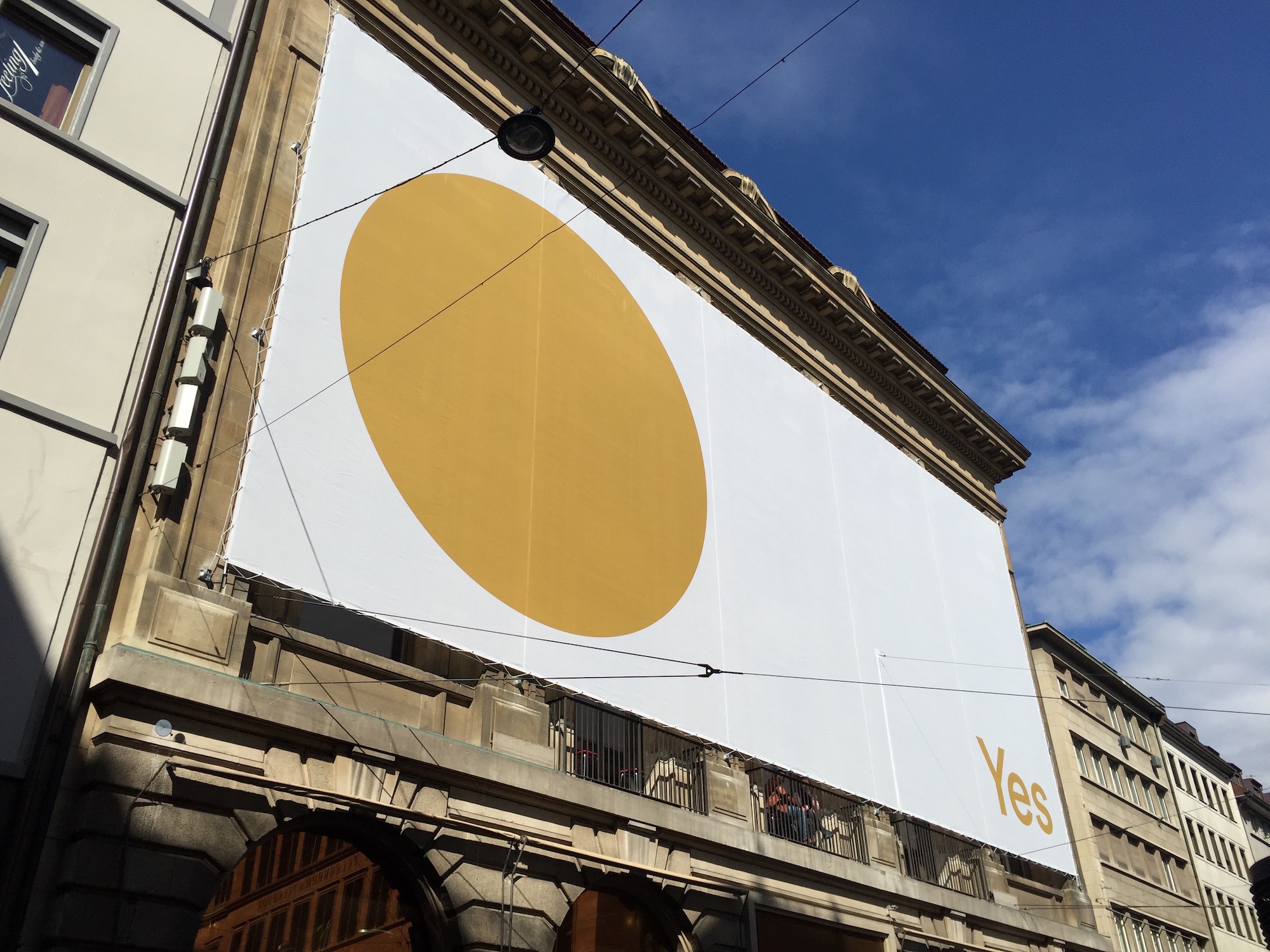 Grosse Plakate sollen etwas gegen die kleine Zustimmung bewirken.