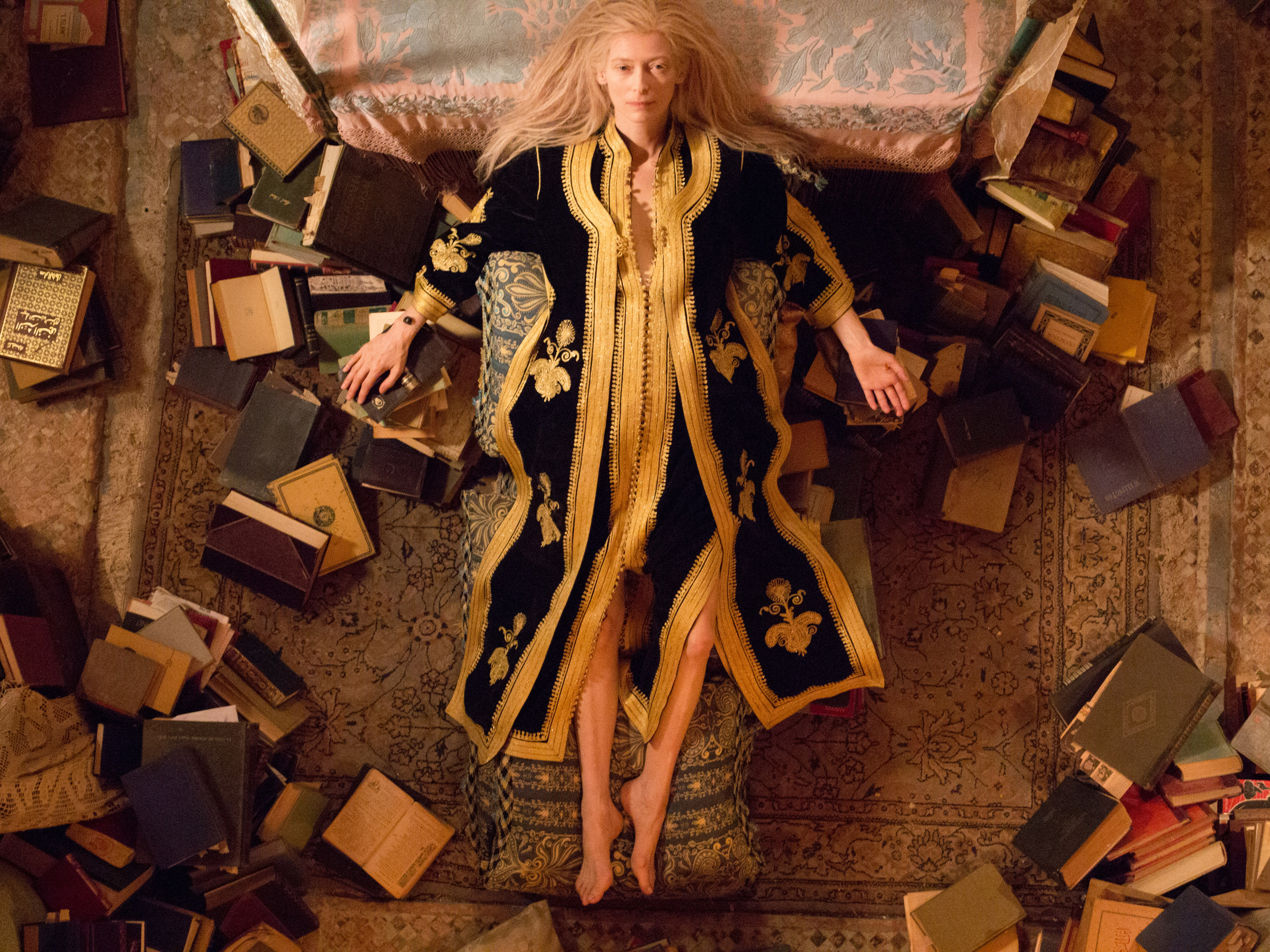 Tilda Swinton kann sich in jede Rolle perfekt hineinleben, diese aber war ihr geradezu auf den Leib geschneidert: Swinton als Vampirsfrau Eve, in Jim Jarmuschs «Only Lovers Left Alive».