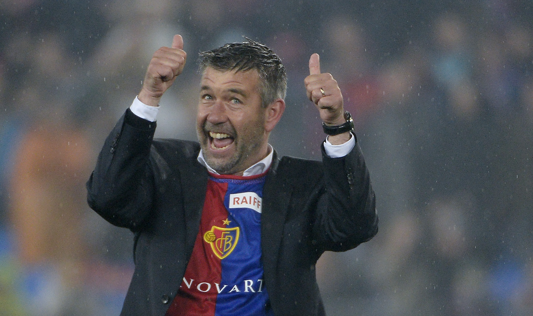 30.04.2016; Basel; Fussball Super League - FC Basel - FC Sion; Trainer Urs Fischer (Basel) jubelt (Daniela Frutiger/freshfocus)