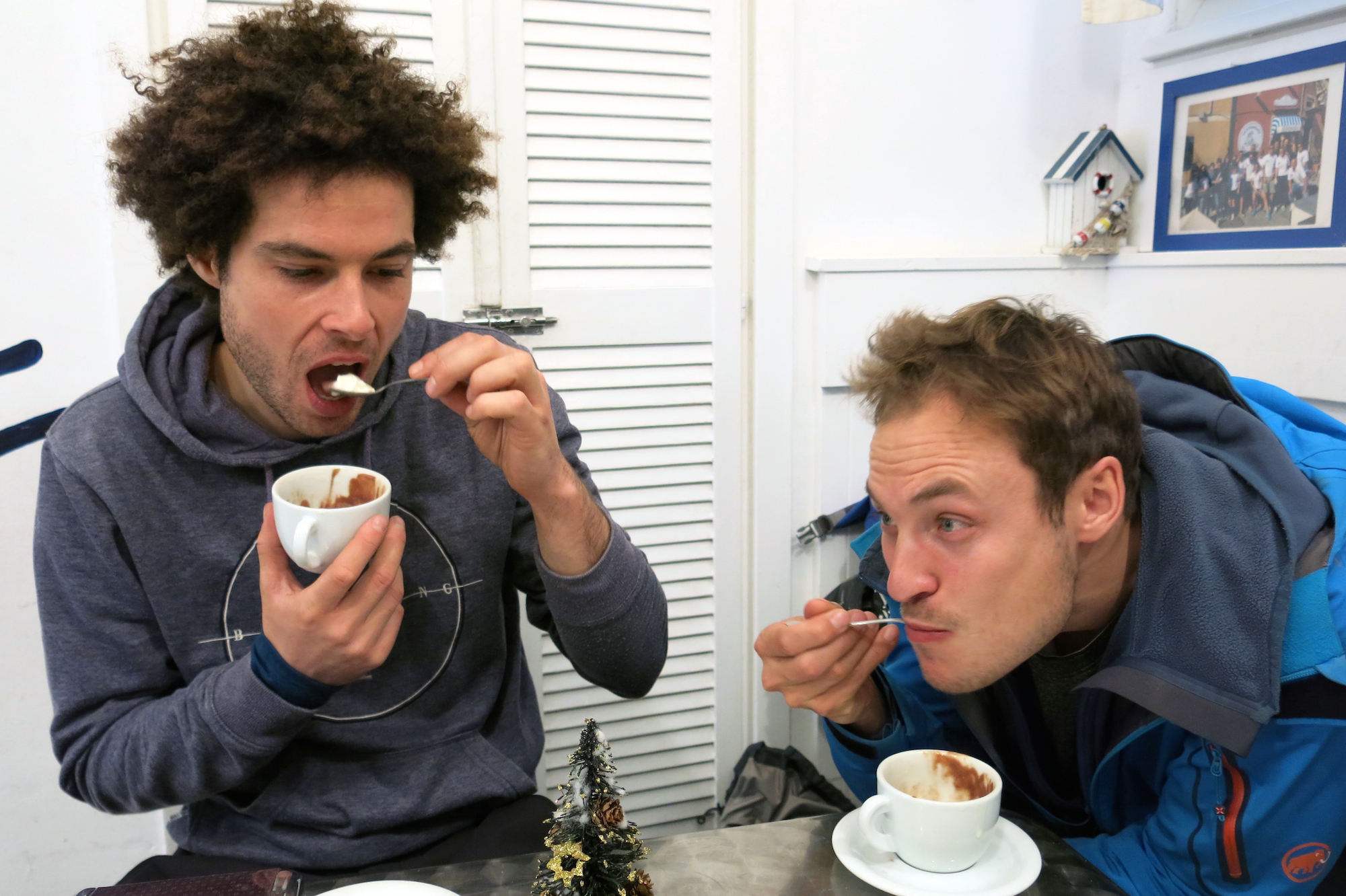 Besser als jeder Energieriegel: Cioccolata calda macht müde Burschen wieder munter.